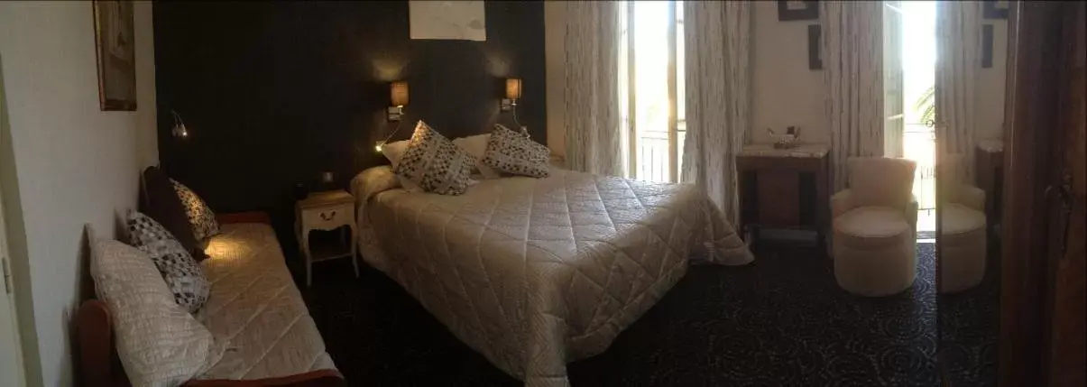 Bed in Hotel Restaurant Bellevue