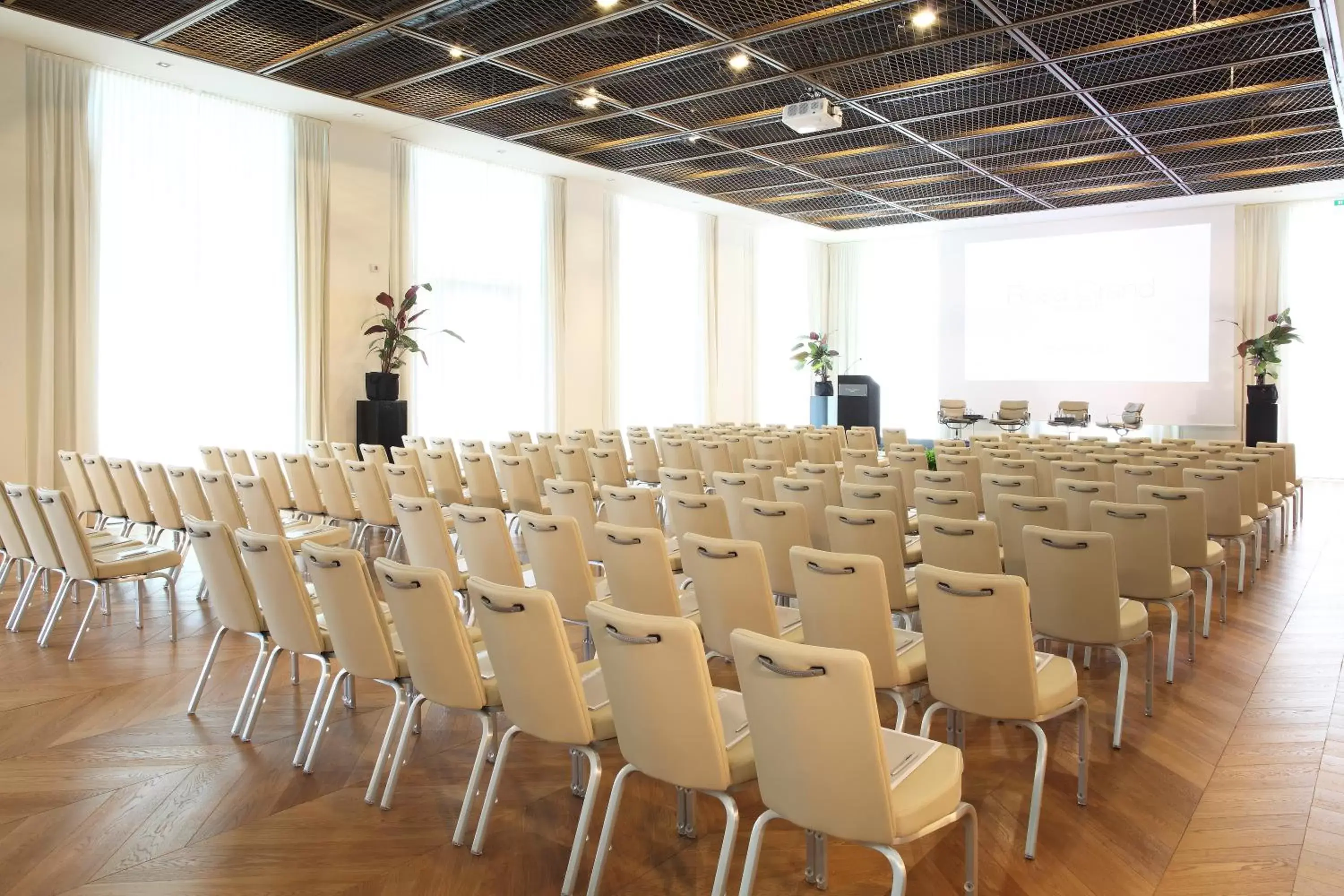 Meeting/conference room in Rosa Grand Milano - Starhotels Collezione