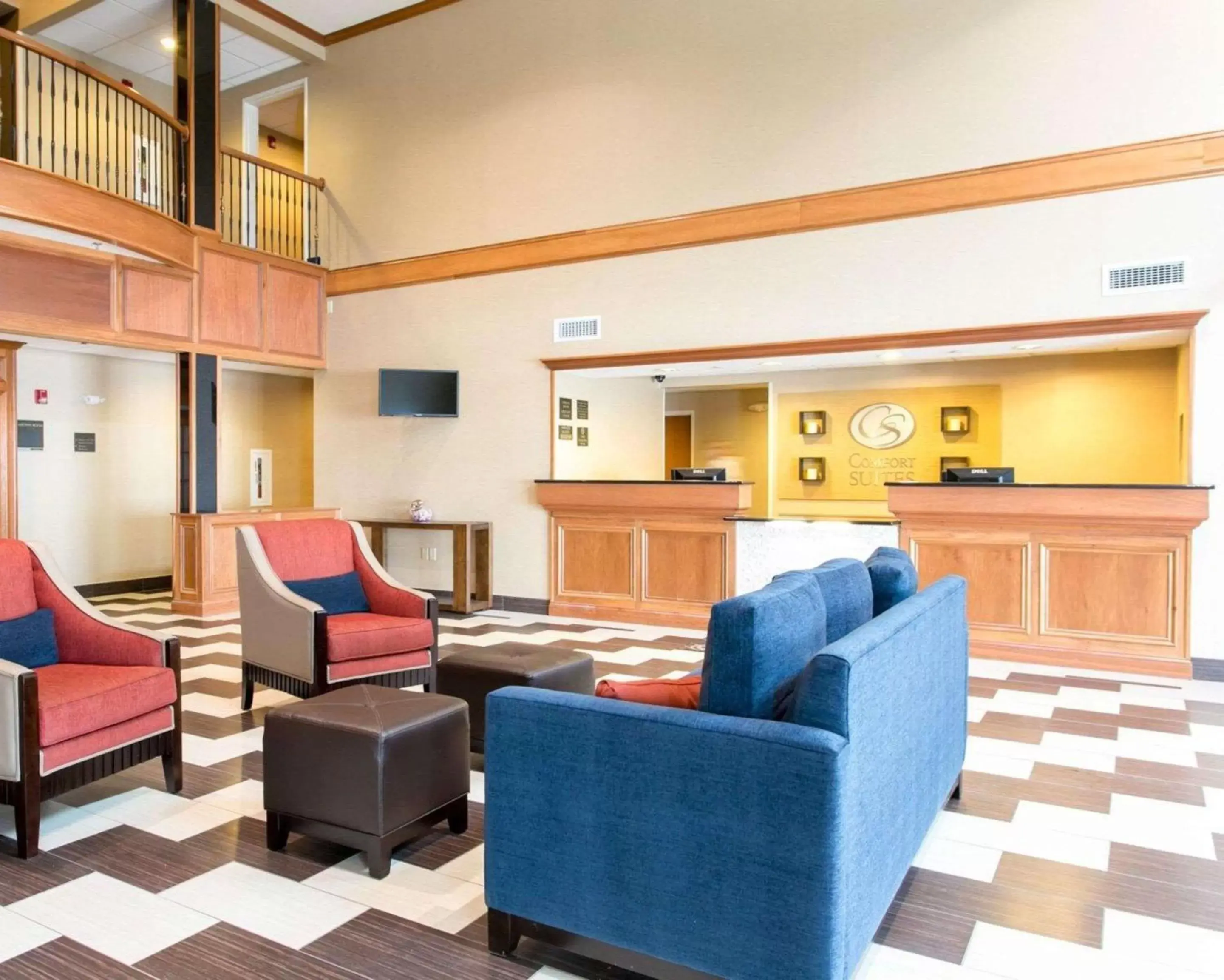 Lobby or reception, Seating Area in Comfort Suites Benton Harbor - St. Joseph