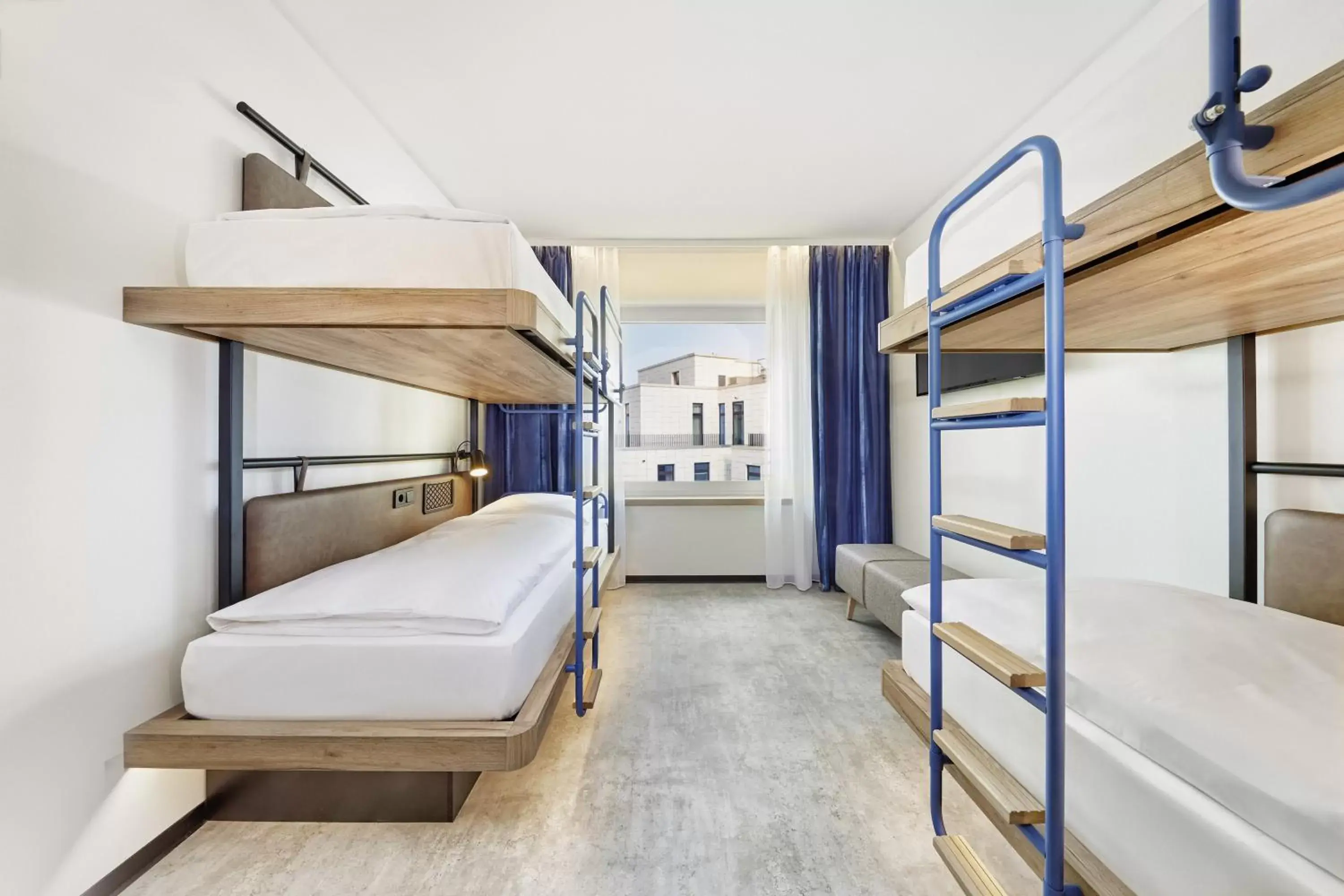 View (from property/room), Bed in H2 Hotel Düsseldorf City View (from property/room), Bed in H2 Hotel Düsseldorf City