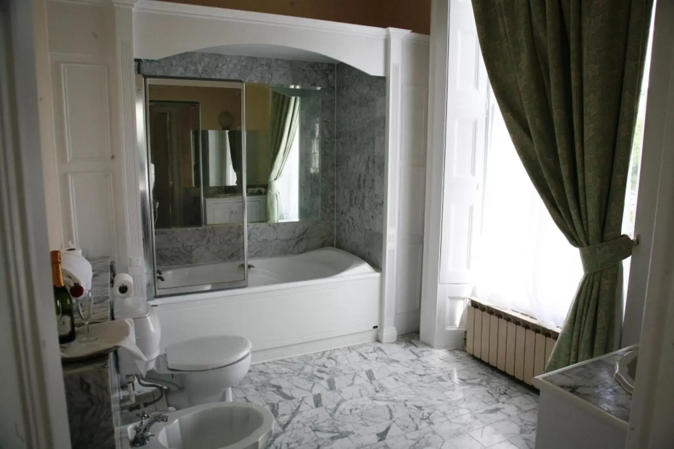 Bathroom in Manor Of Groves Hotel