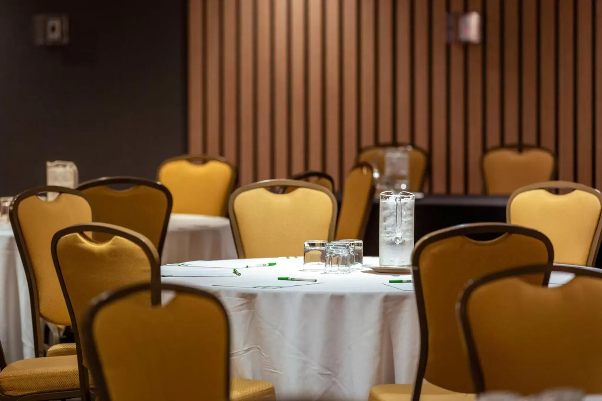 Meeting/conference room, Restaurant/Places to Eat in Holiday Inn Toronto Downtown Centre, an IHG Hotel