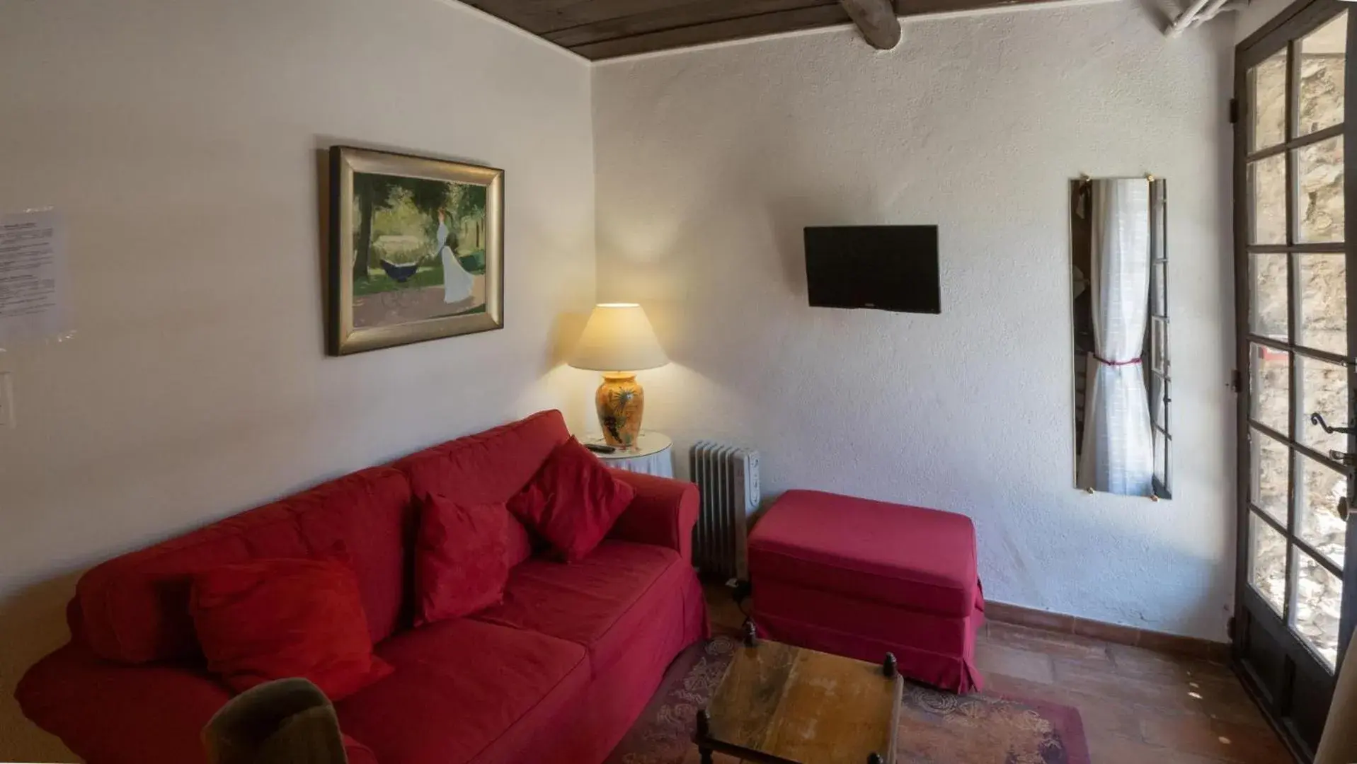 Seating Area in Hotel-Restaurant Le Moulin De La Camandoule