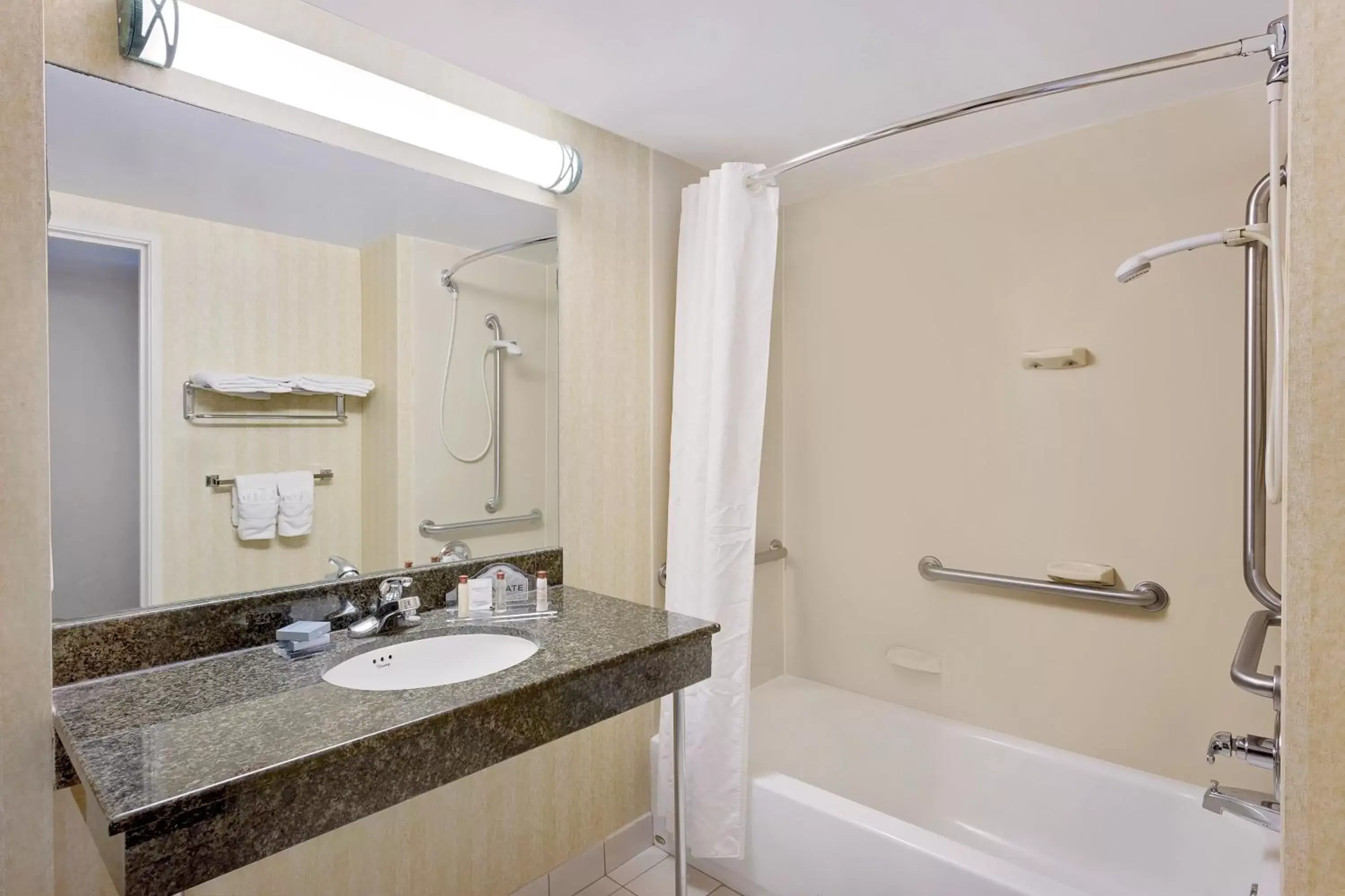 Bathroom in Wingate by Wyndham - Arlington Heights