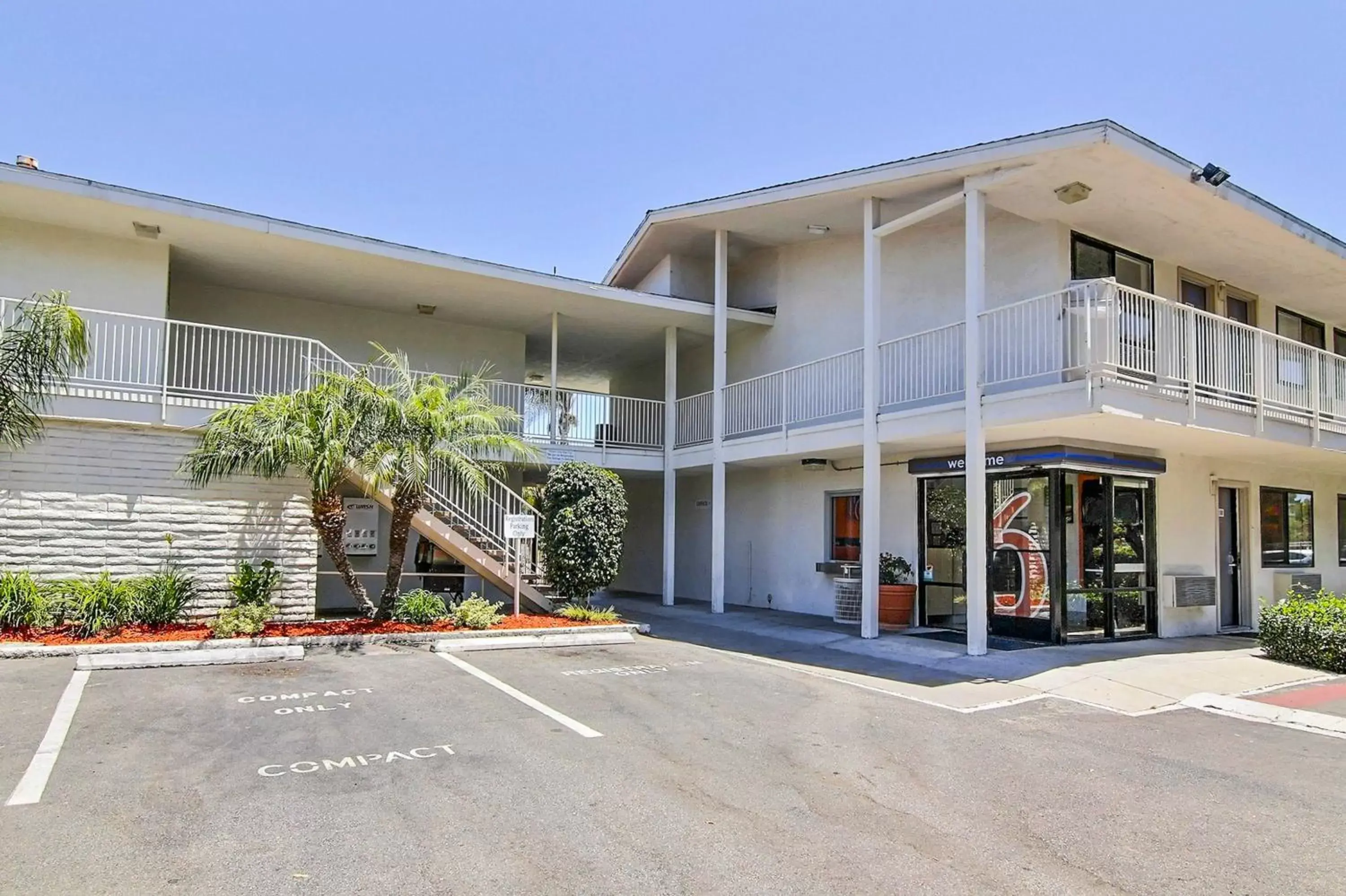 Facade/entrance, Property Building in Motel 6-Goleta, CA - Santa Barbara