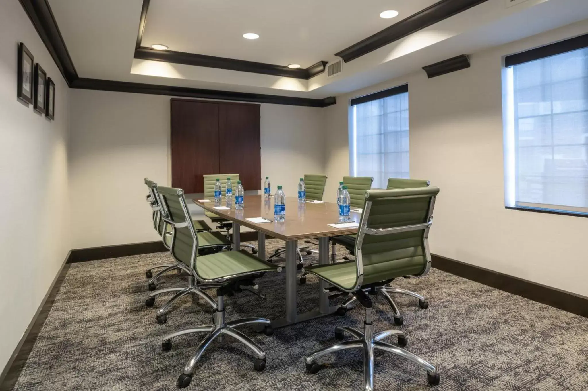 Meeting/conference room in Staybridge Suites Columbus-Dublin, an IHG Hotel