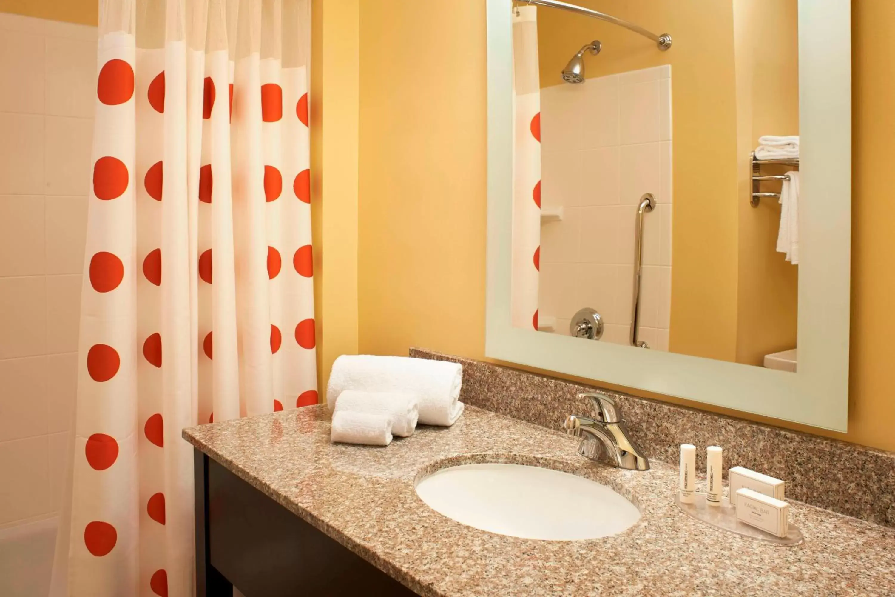 Bathroom in TownePlace Suites by Marriott Saginaw