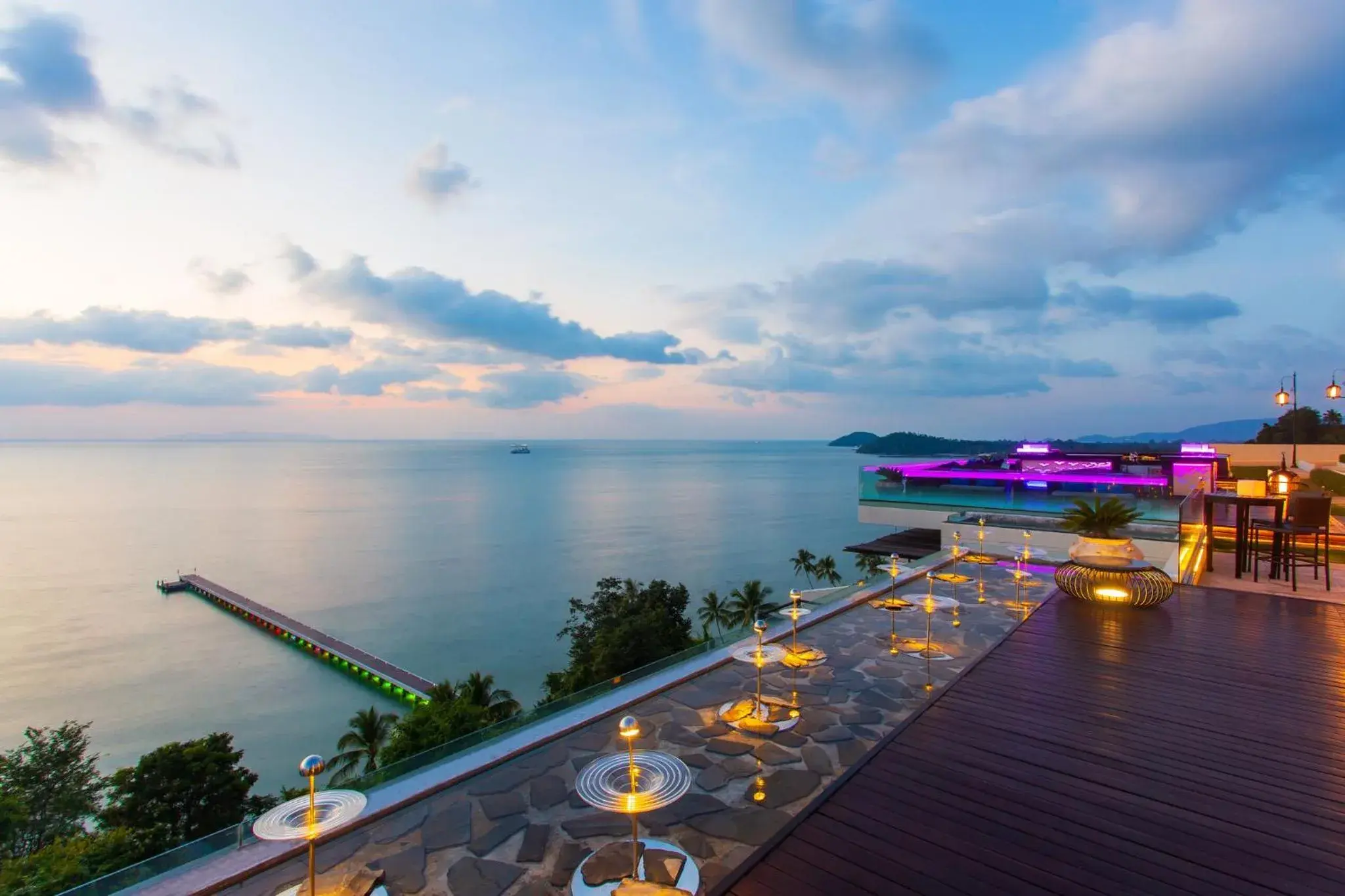 Lounge or bar in InterContinental Koh Samui Resort, an IHG Hotel Lounge or bar in InterContinental Koh Samui Resort, an IHG Hotel