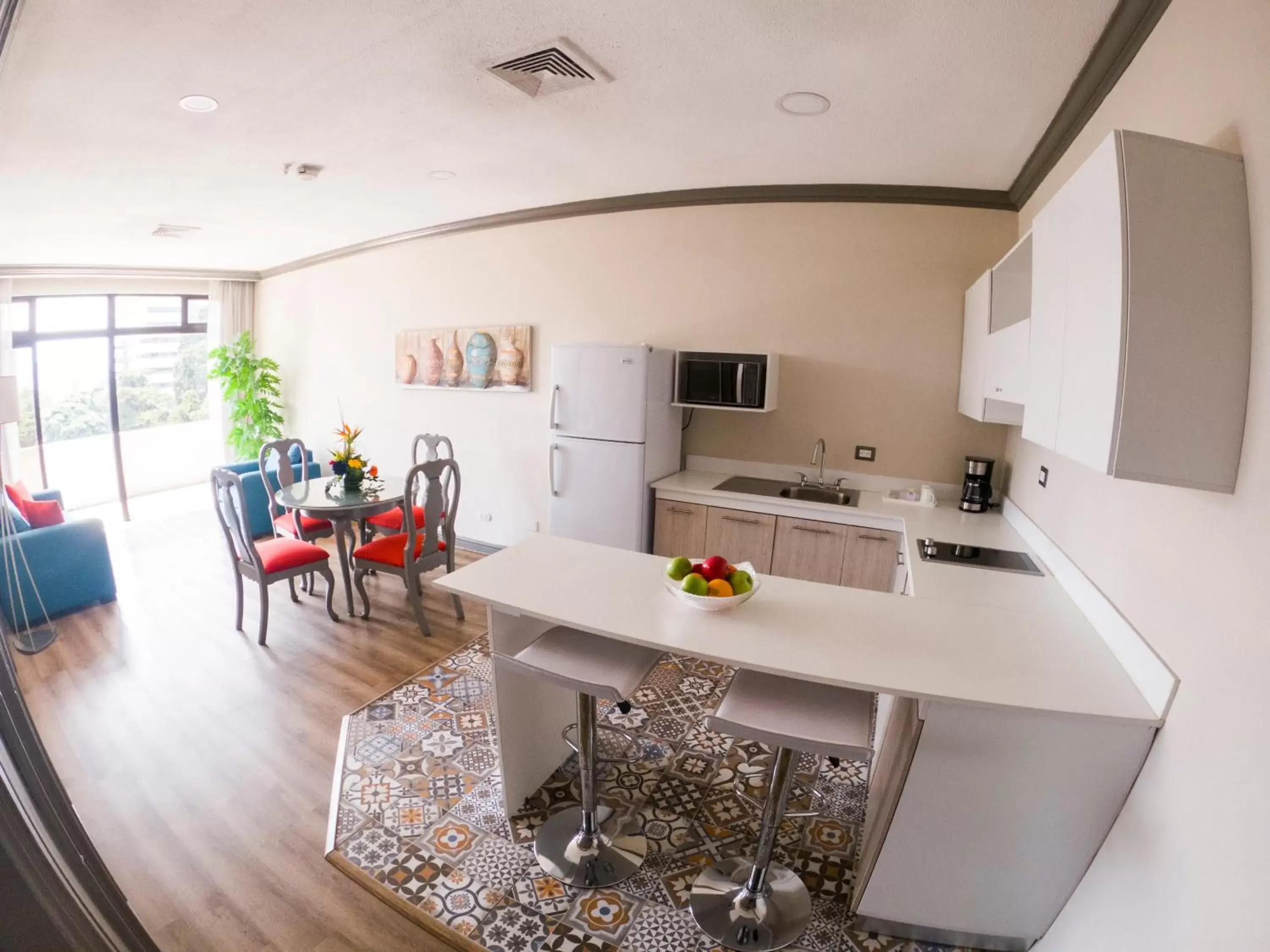 Photo of the whole room, Kitchen/Kitchenette in Hotel Santander Plaza