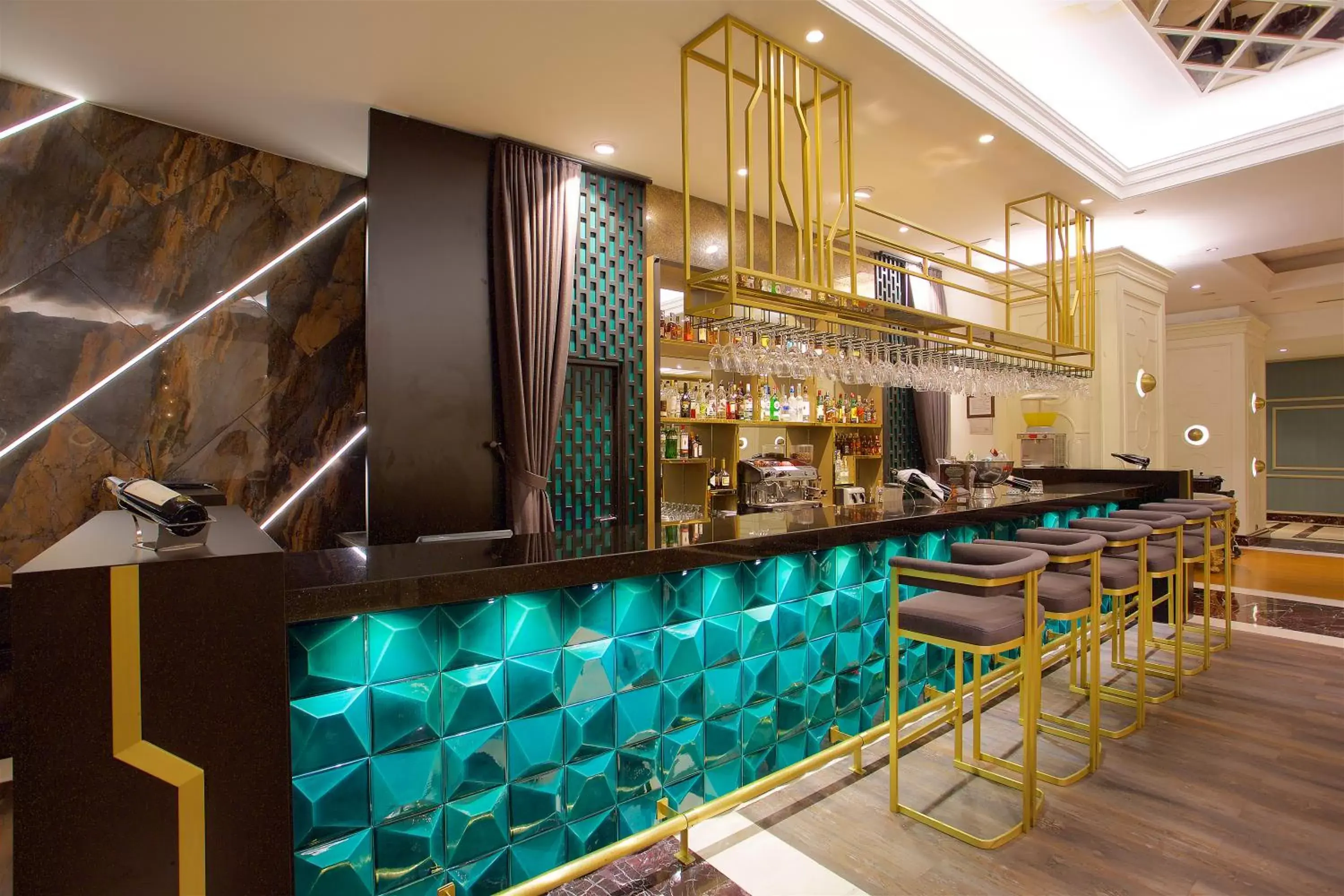 Restaurant/places to eat, Lounge/Bar in Ramada Hotel & Suites by Wyndham Istanbul Merter