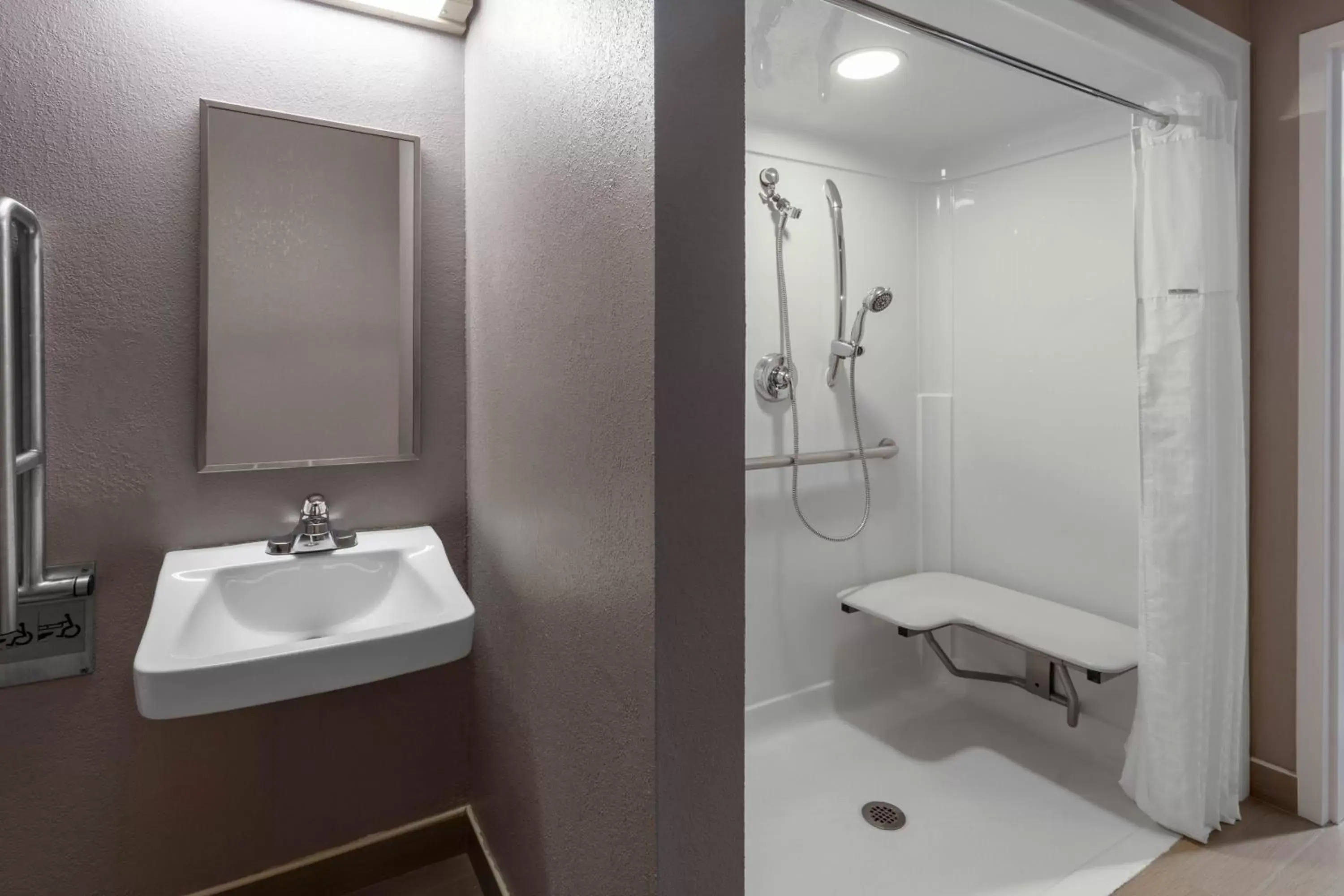 Bathroom in Microtel Inn & Suites by Wyndham Bethel/Danbury