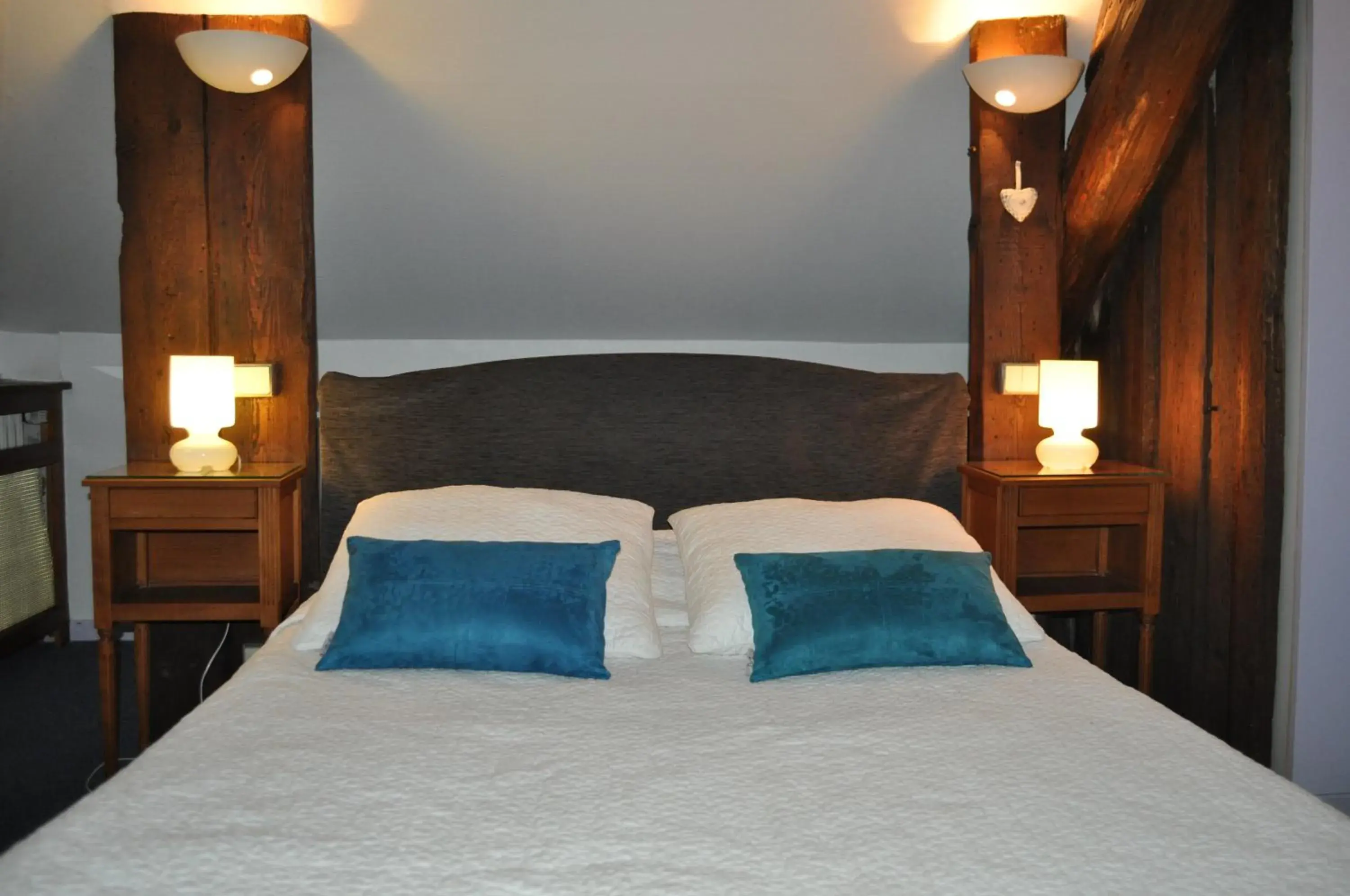 Bed in Hôtel du Centre