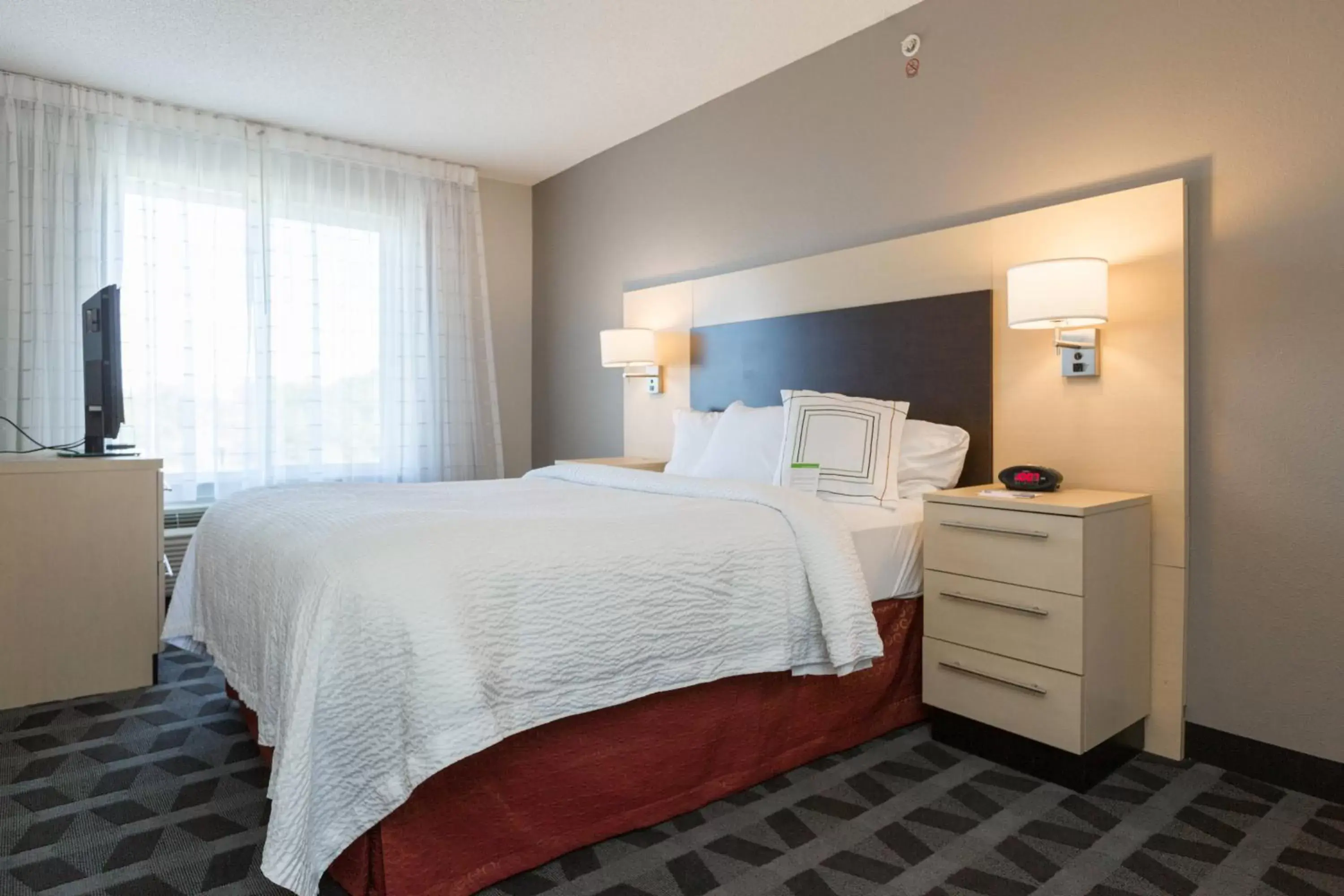 Bedroom, Bed in TownePlace Suites Winchester