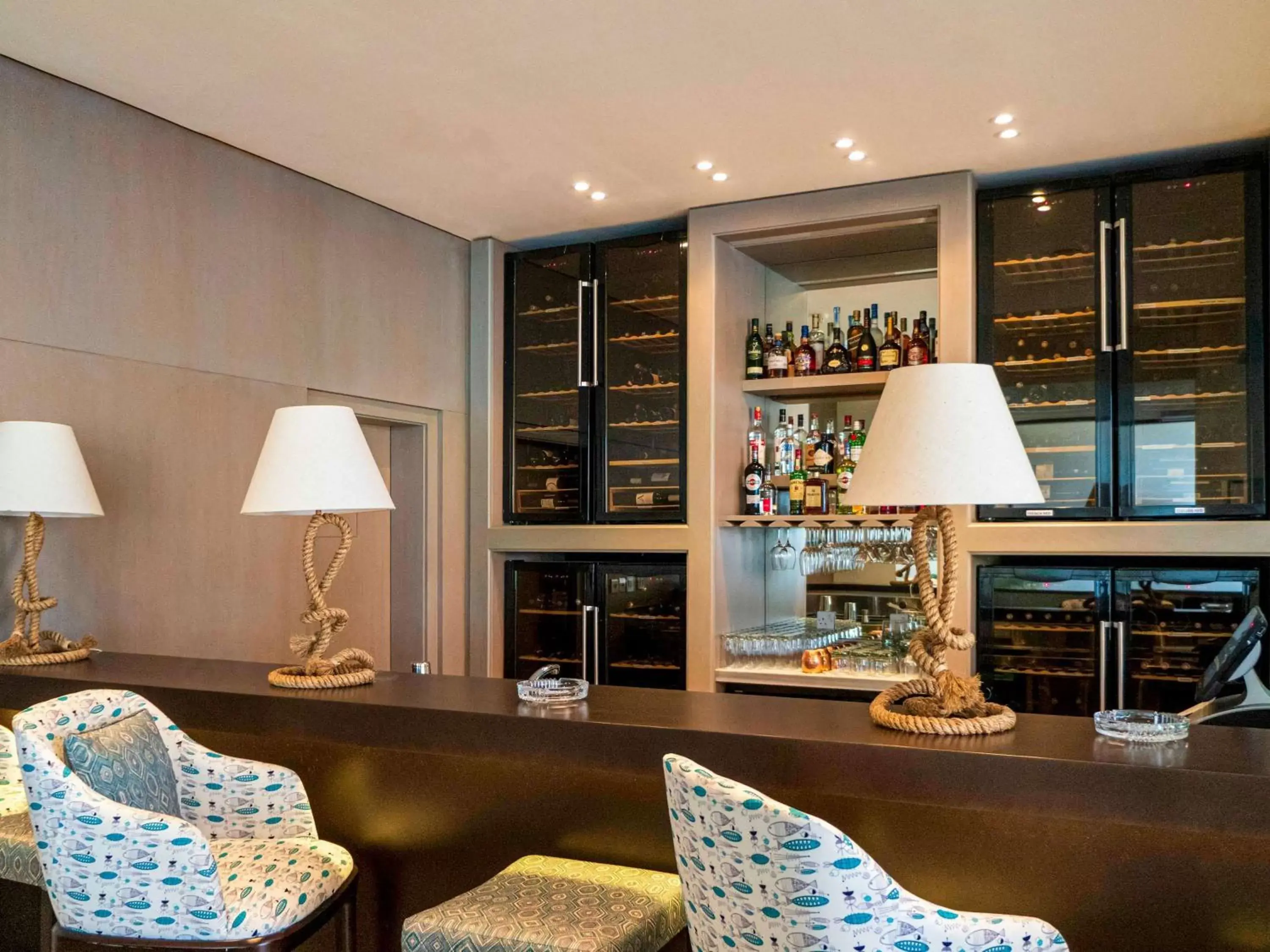 Lounge or bar in Novotel Bahrain Al Dana Resort