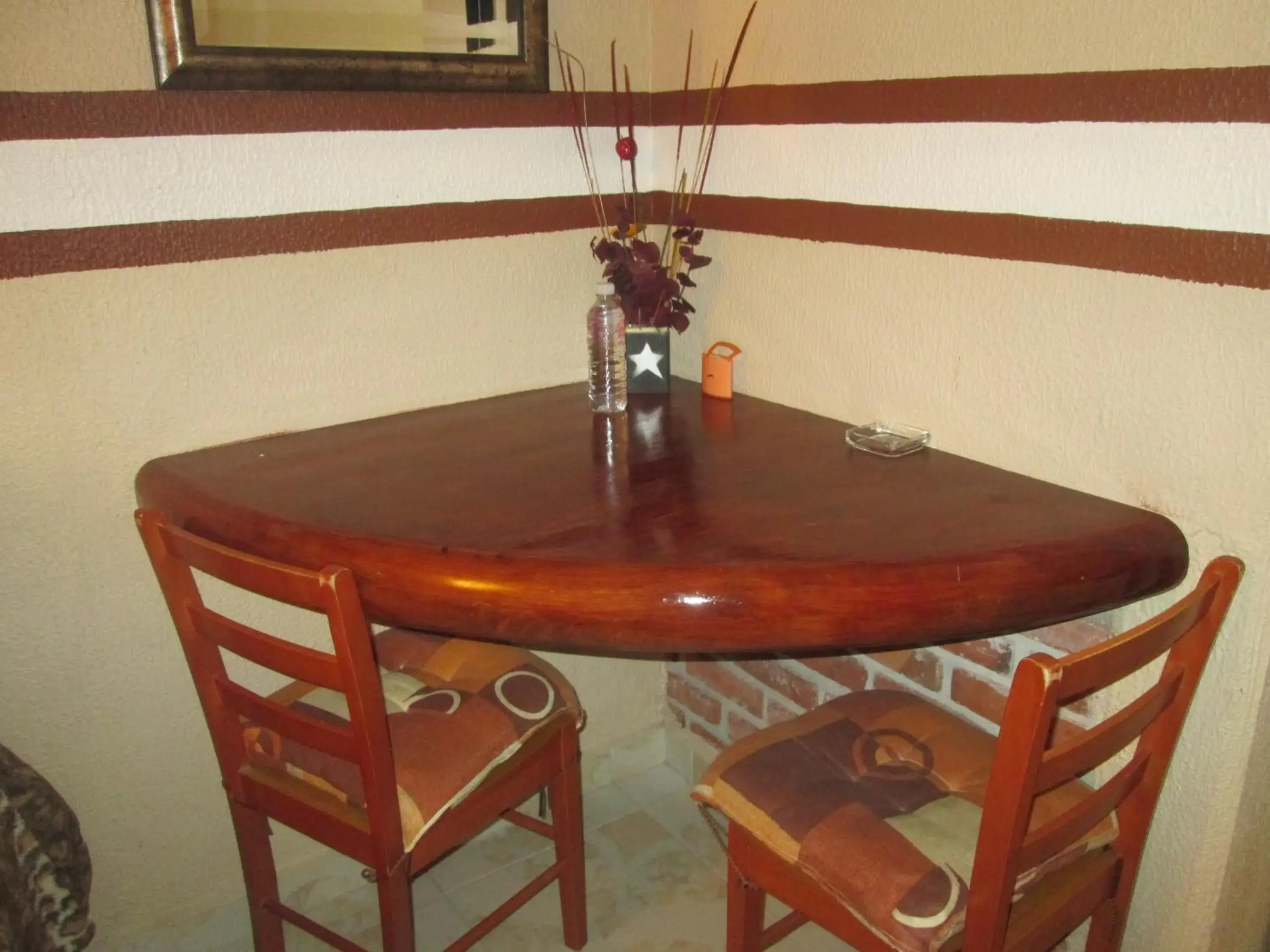 Seating area, Dining Area in Posada Arny