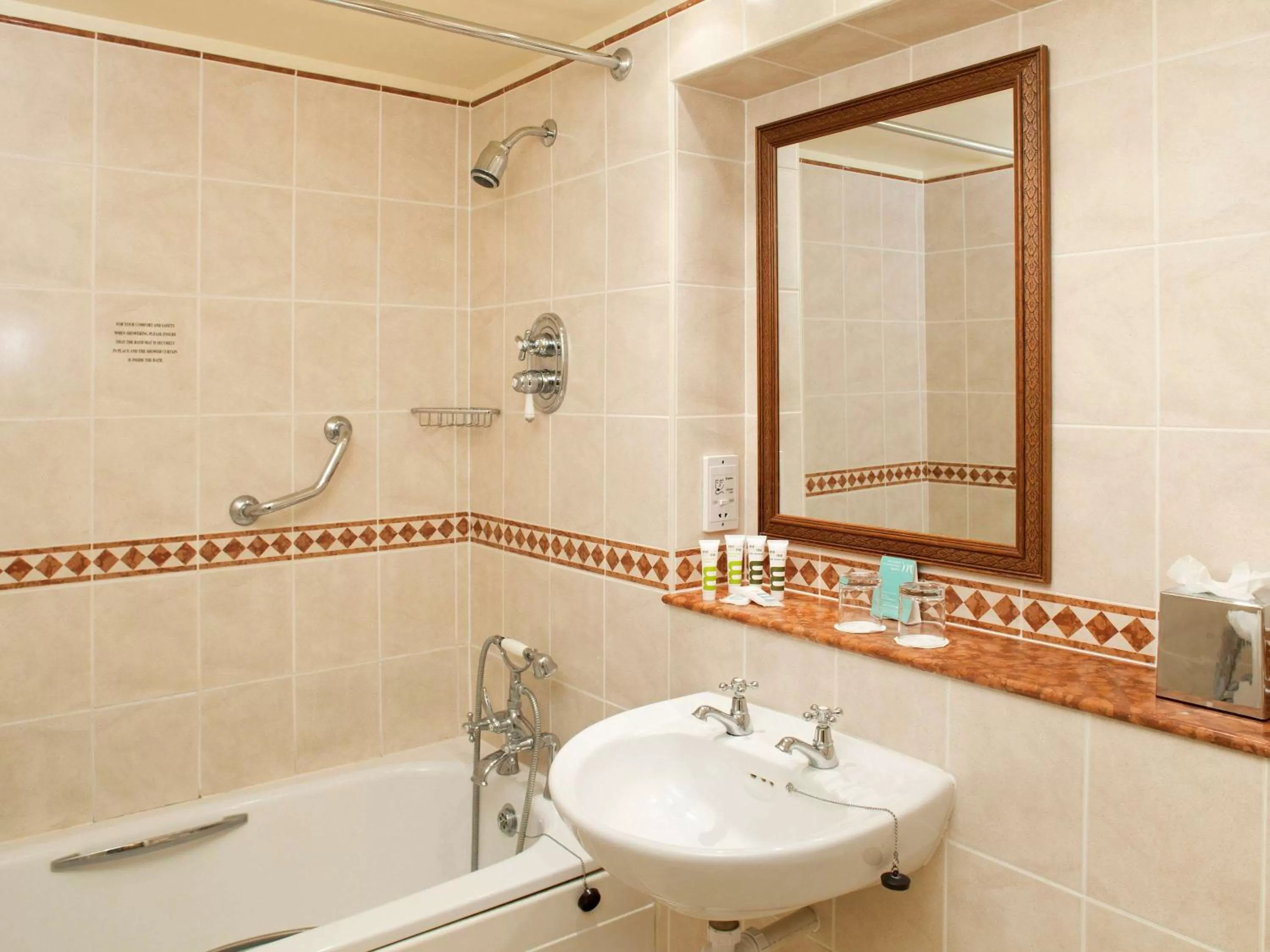 Shower in Winchester Wessex Hotel by Sunday