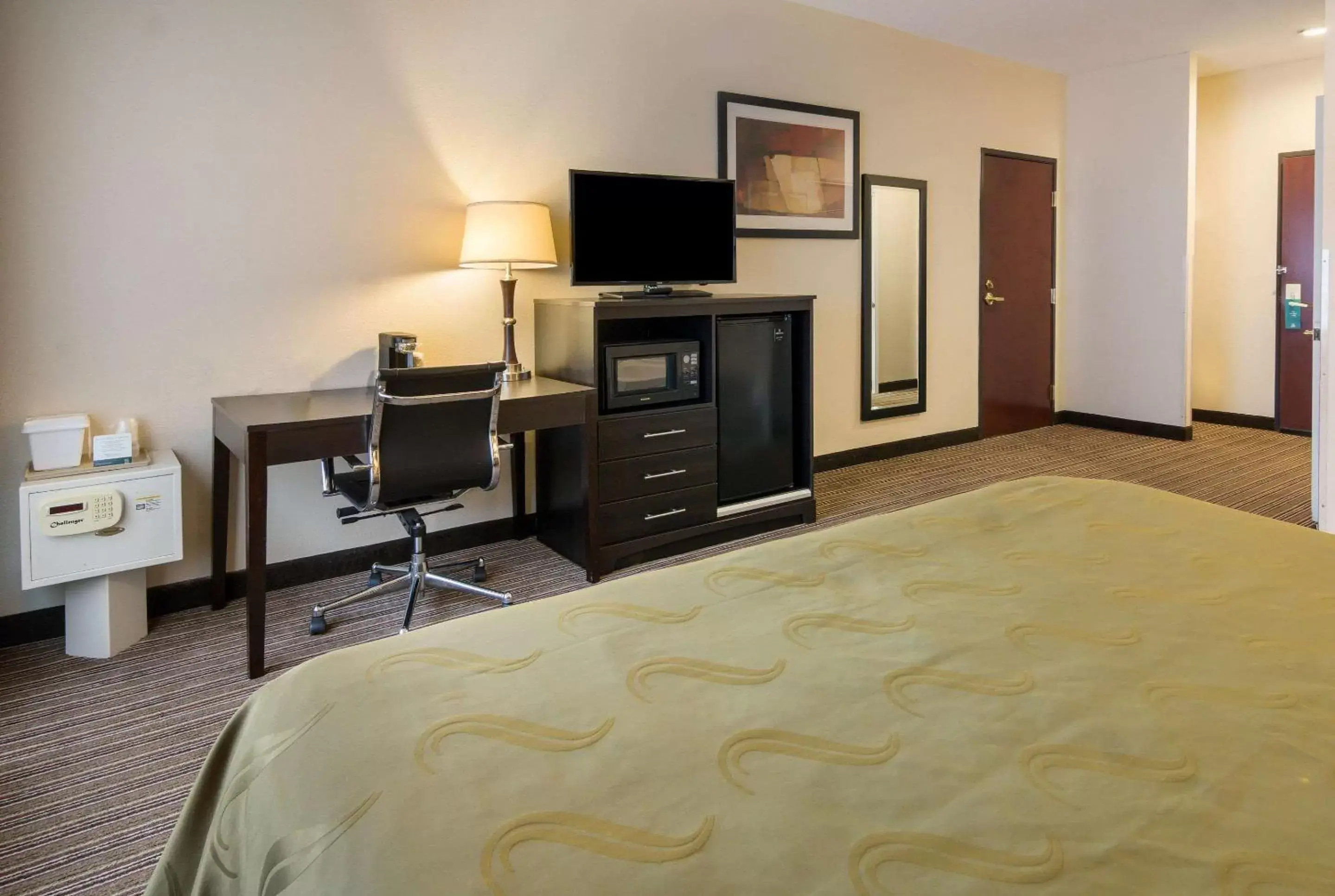 Bedroom, TV/Entertainment Center in Quality Inn & Suites Granbury