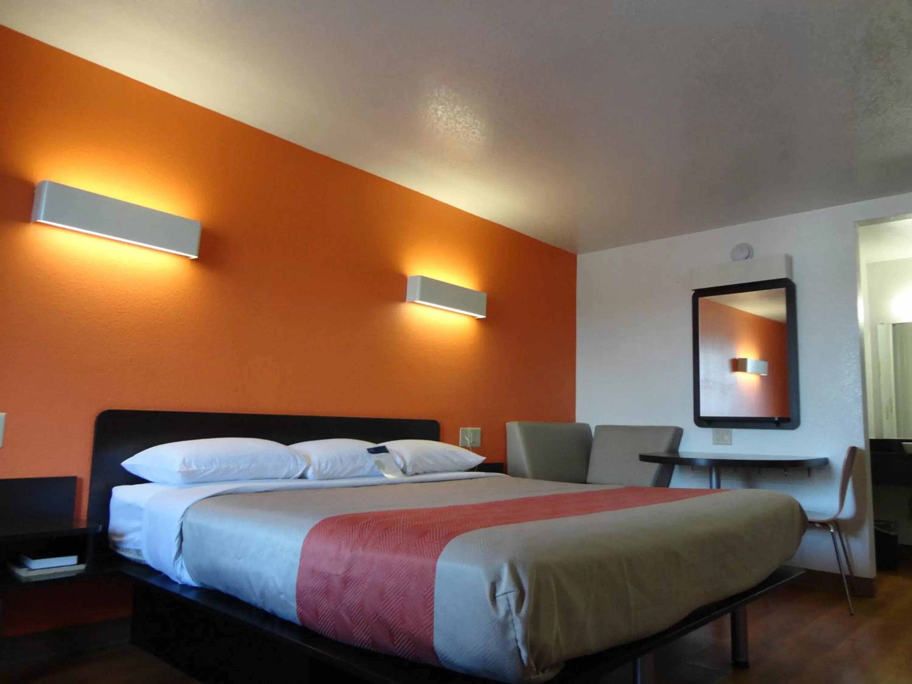 Bedroom, Bed in Motel 6-Round Rock, TX