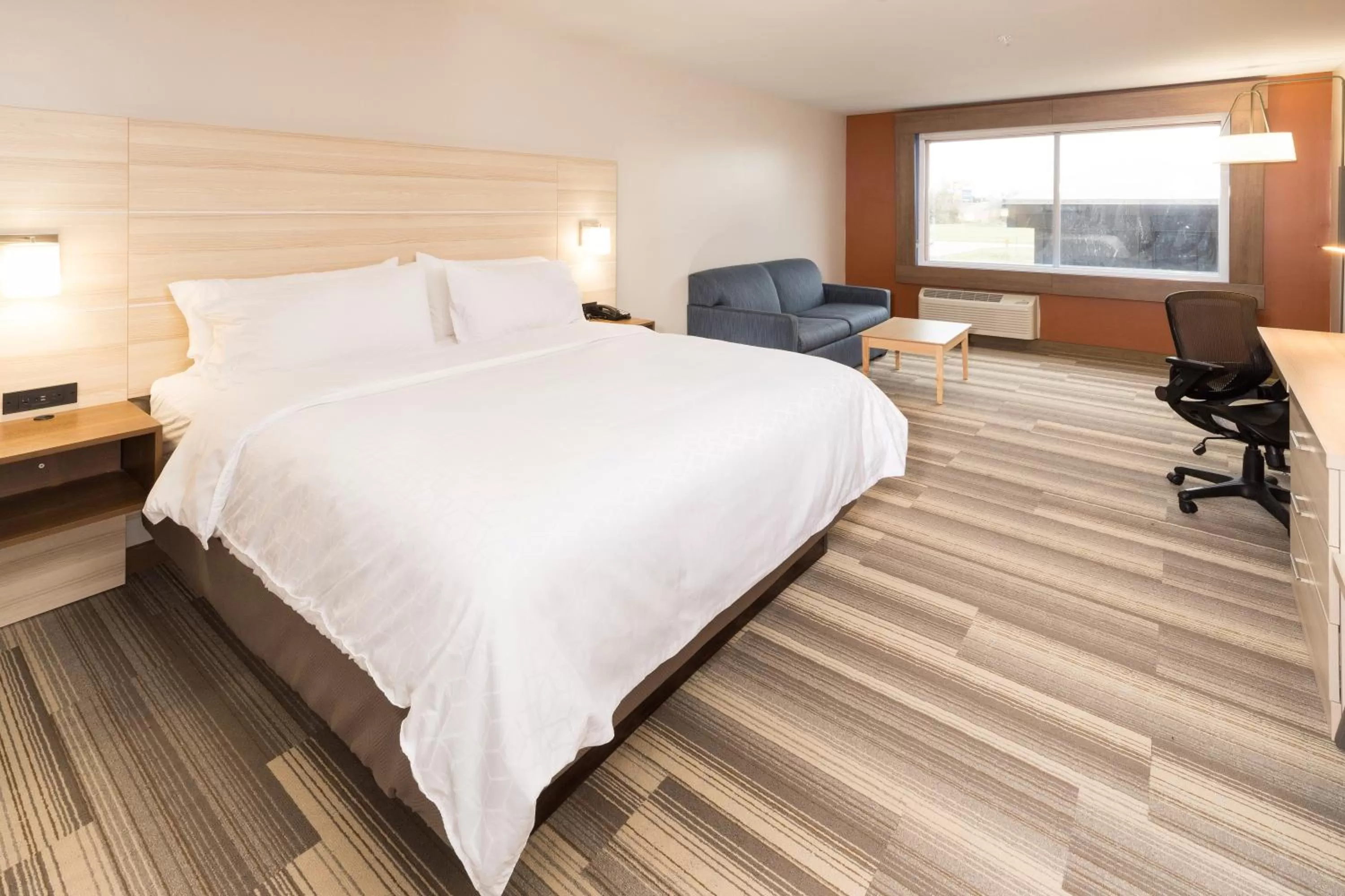 Photo of the whole room, Bed in Holiday Inn Express & Suites - Auburn by IHG