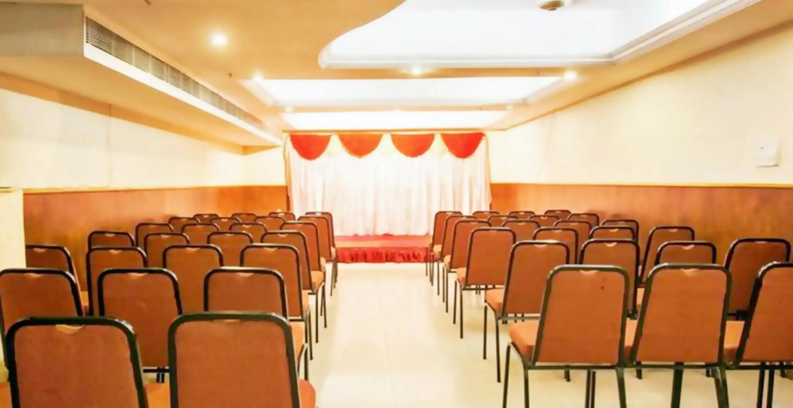 Business facilities in Hotel Pandian