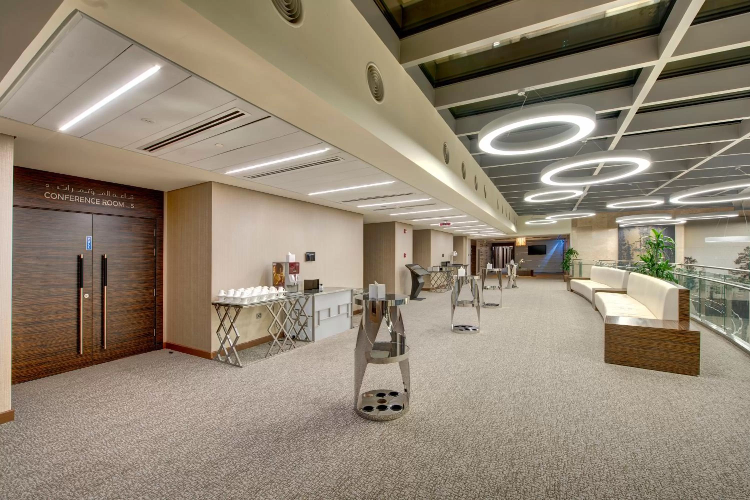 Lobby or reception in Remal Hotel & Villas Al Dhannah City