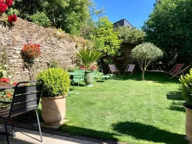 Garden view, Garden in Hôtel Coeur De Loire