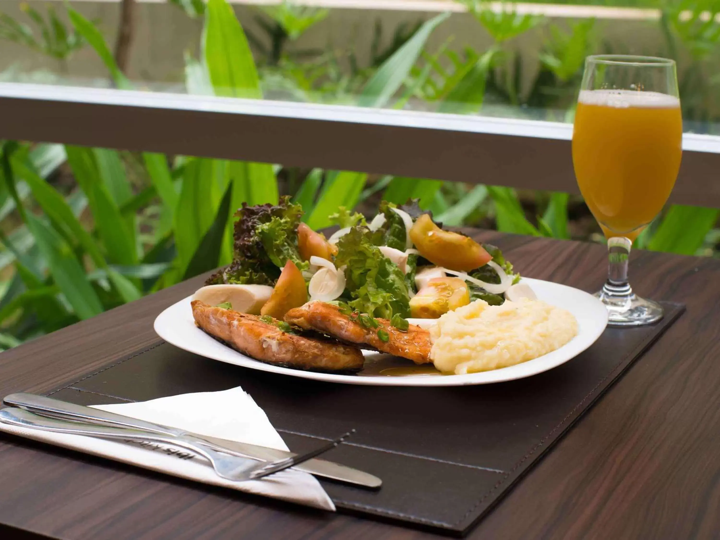 Restaurant/places to eat in ibis Osasco