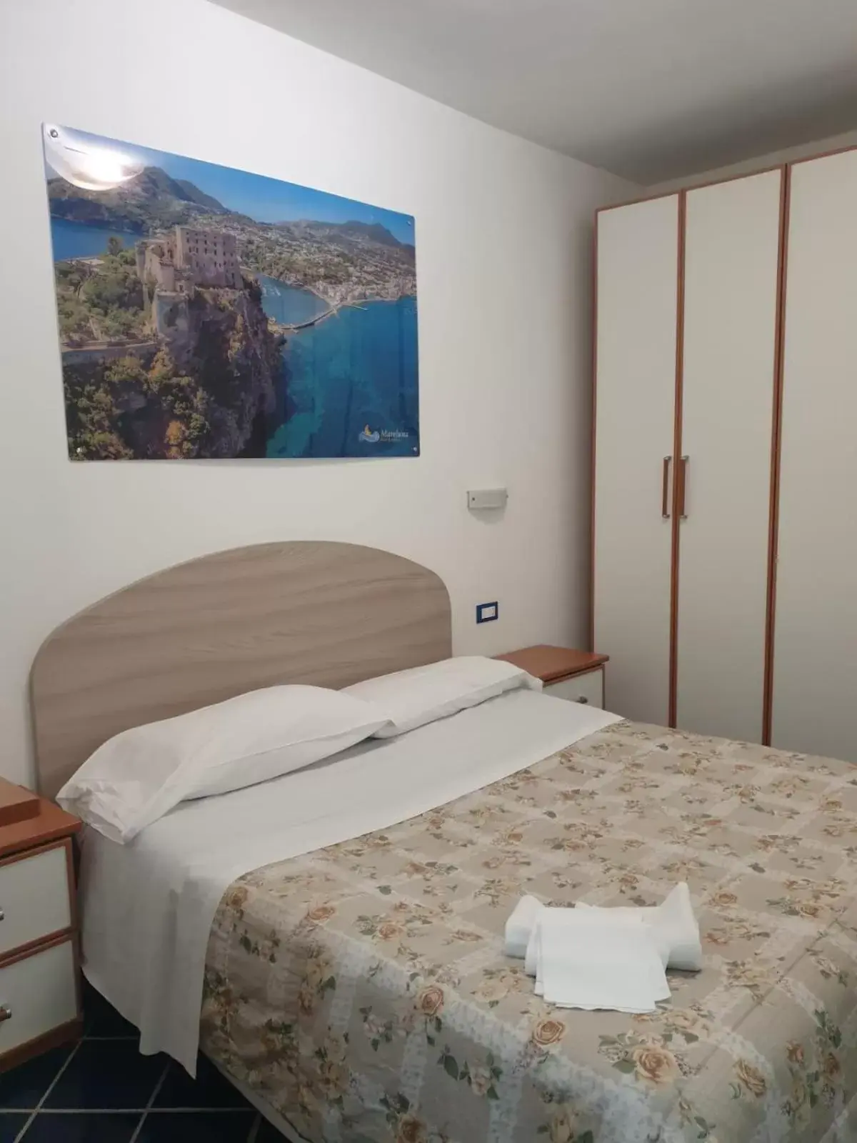 Bedroom, Bed in Hotel Mareluna Ischia