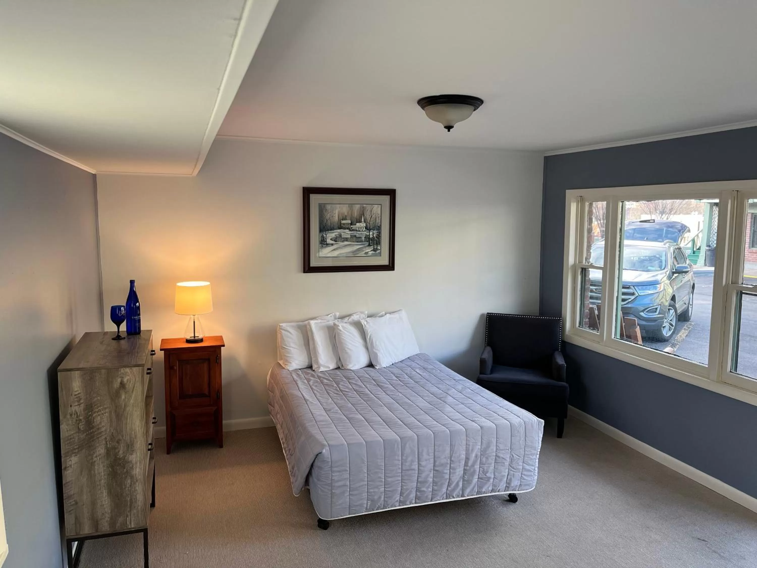 Bed in Community Court Motel