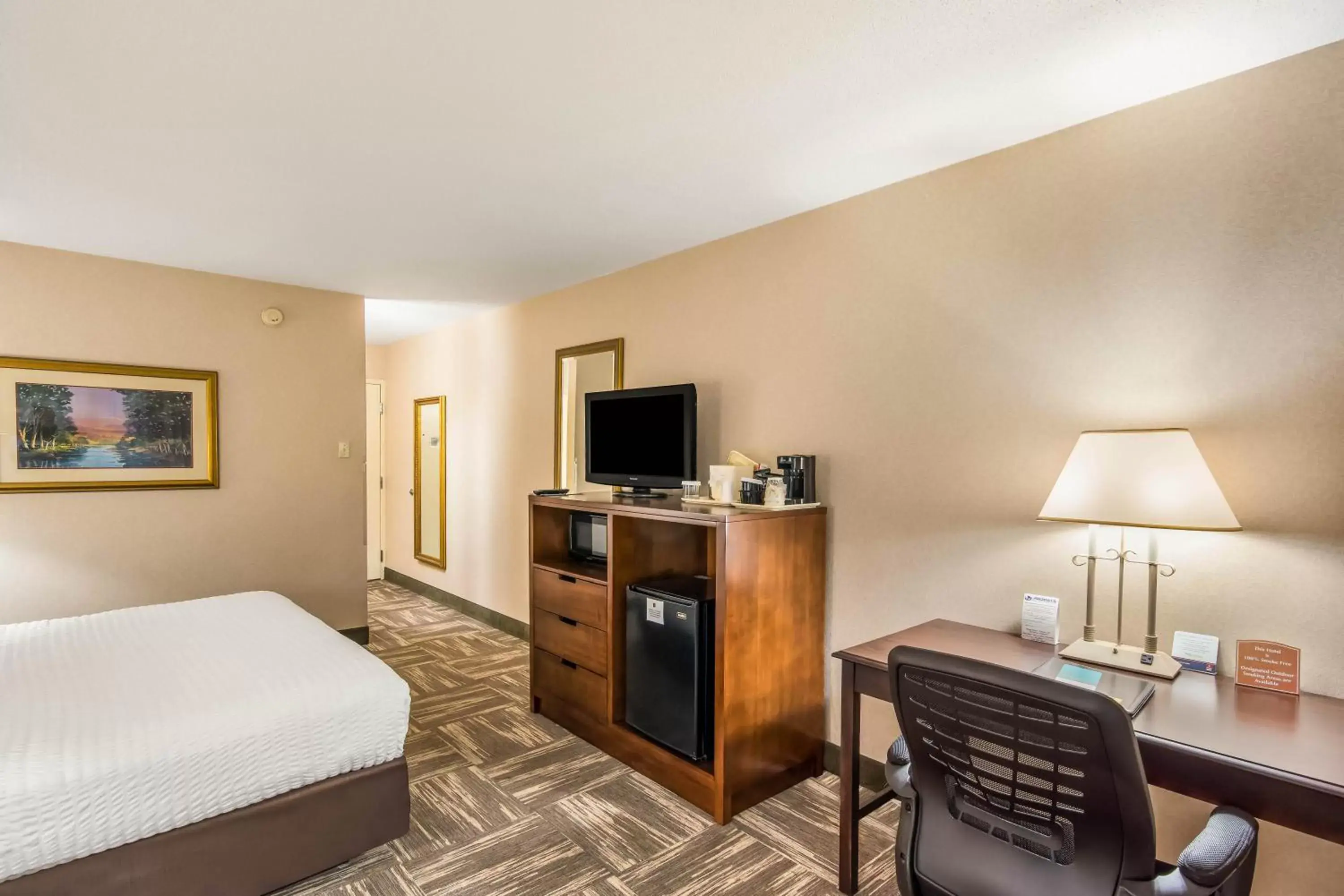 Photo of the whole room, TV/Entertainment Center in Clarion Inn Grand Junction