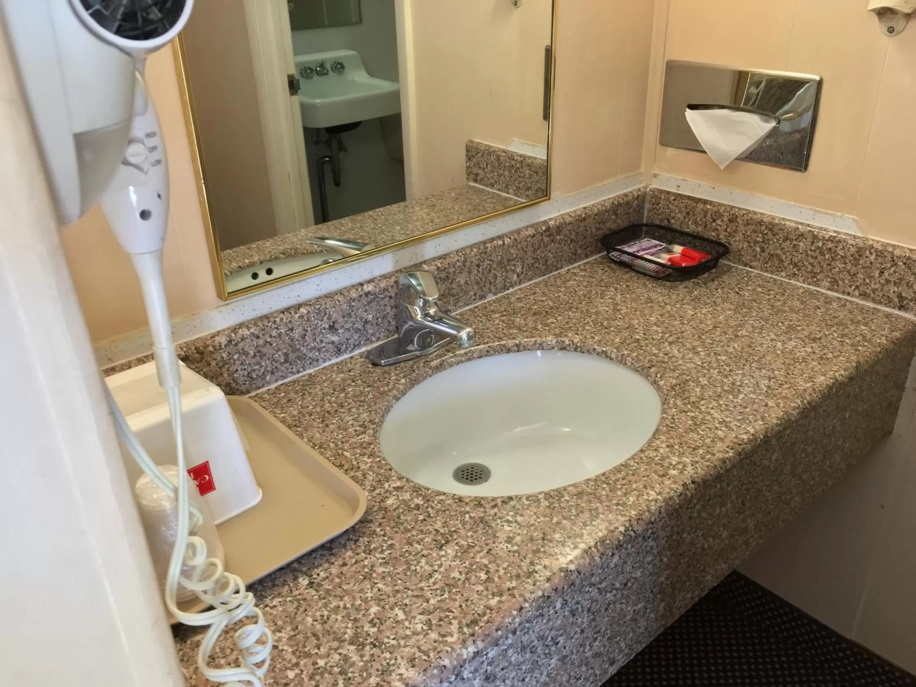 Bathroom in Red Carpet Inn - Gettysburg