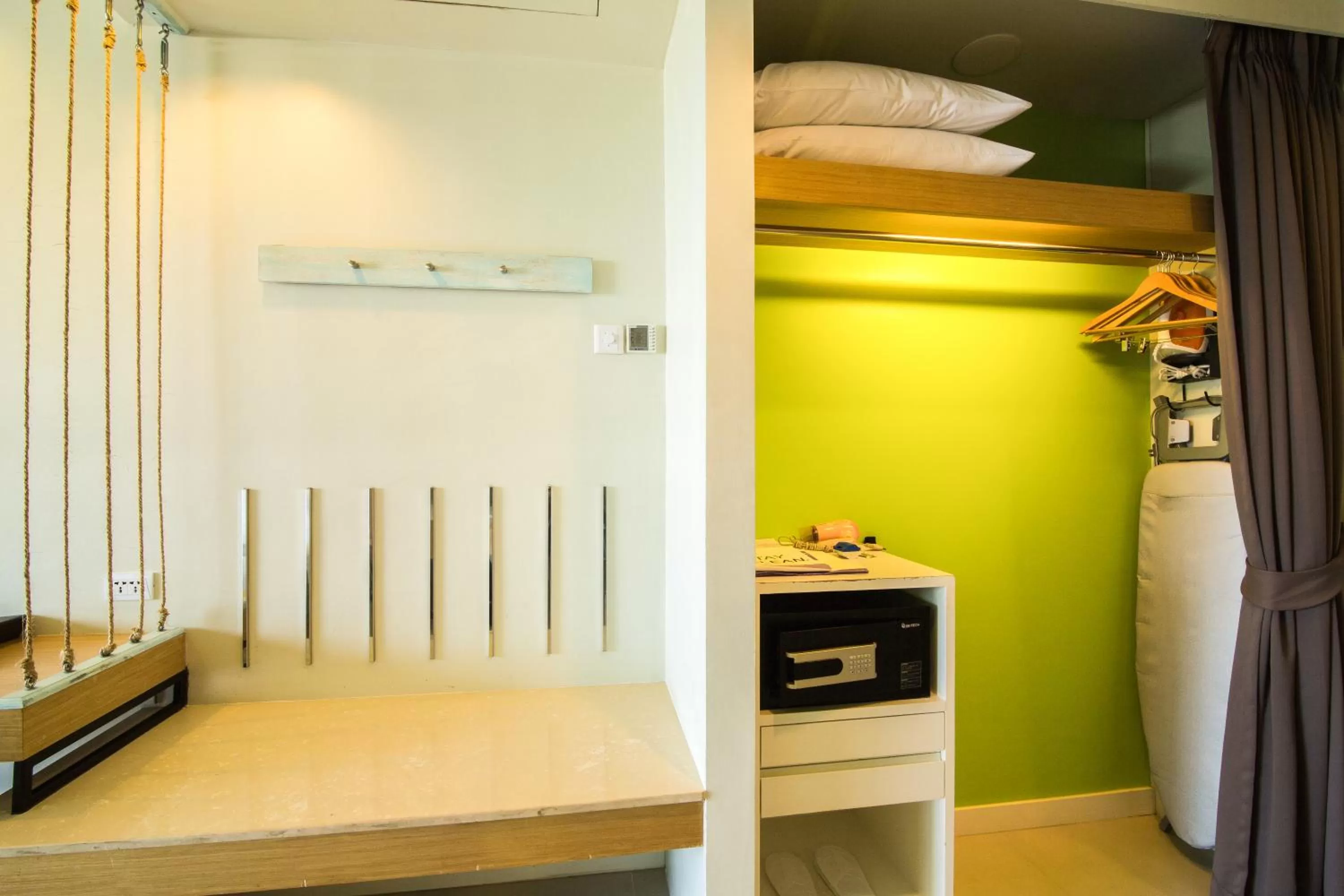 TV and multimedia, Bed in Holiday Ao Nang Beach Resort, Krabi