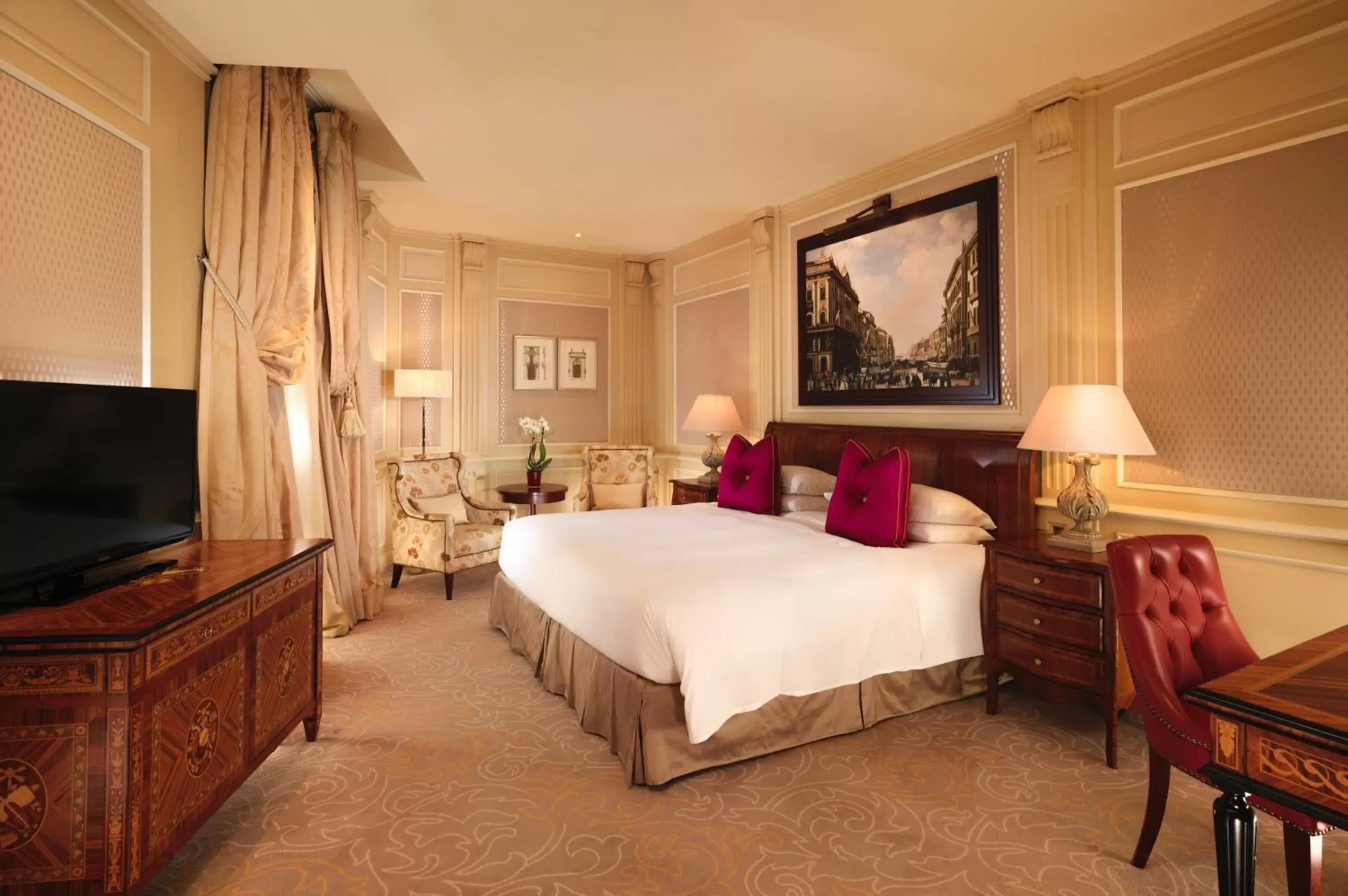 Bedroom, Bed in Hotel Principe Di Savoia - Dorchester Collection