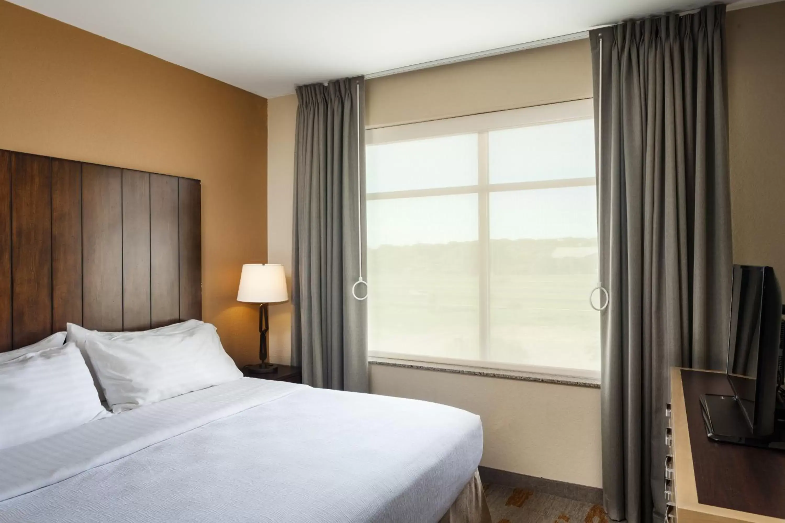 Photo of the whole room, Bed in Holiday Inn San Antonio Northwest- SeaWorld Area, an IHG Hotel