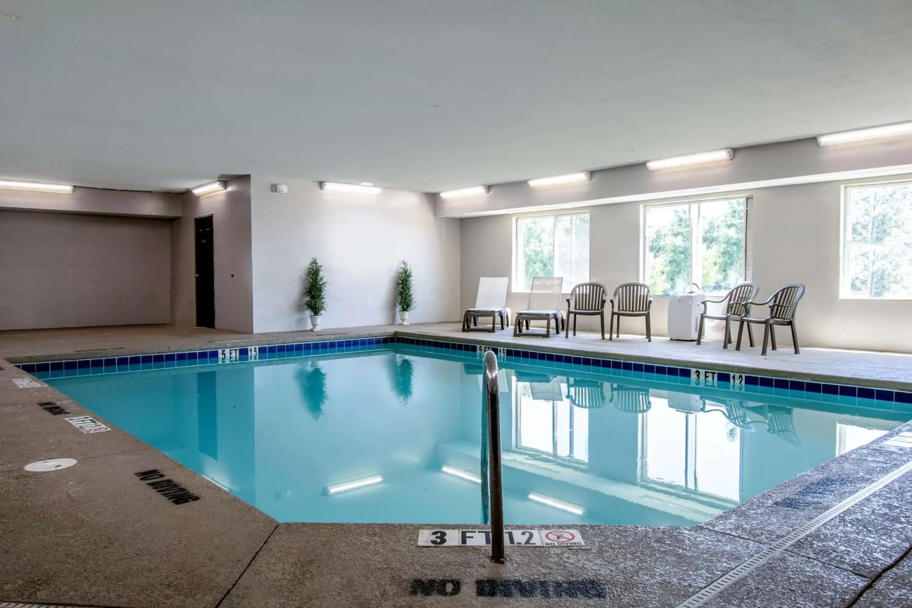Activities, Swimming Pool in Country Inn & Suites by Radisson, Augusta at I-20, GA