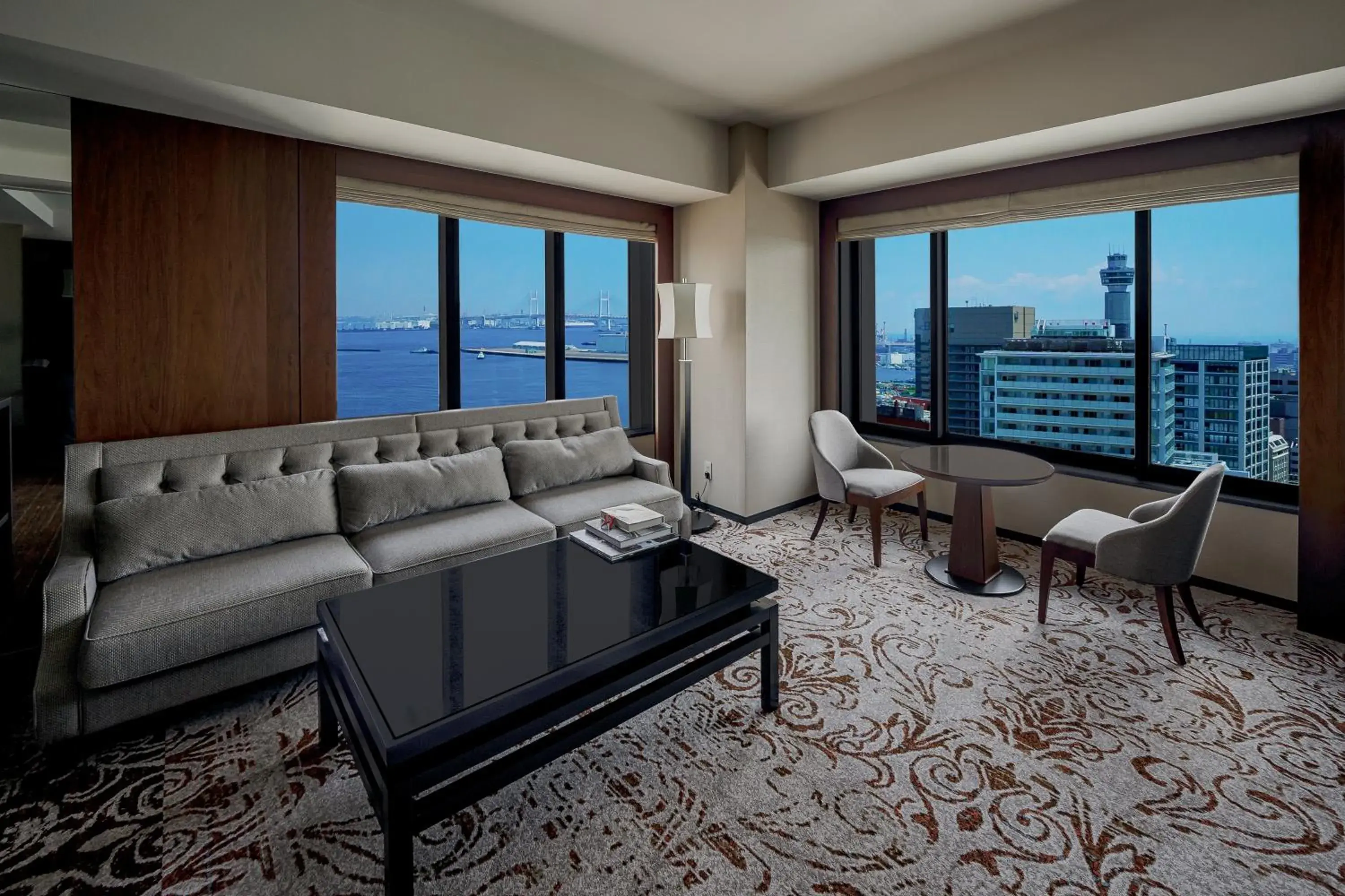 Living room in Hyatt Regency Yokohama