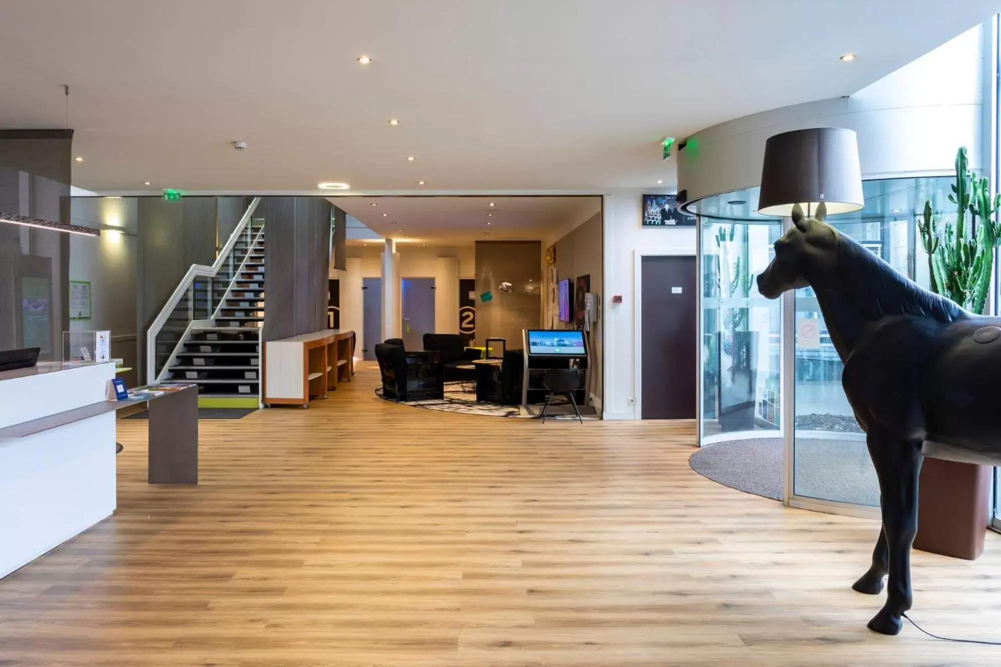 Lobby or reception in ibis Styles Lorient Caudan