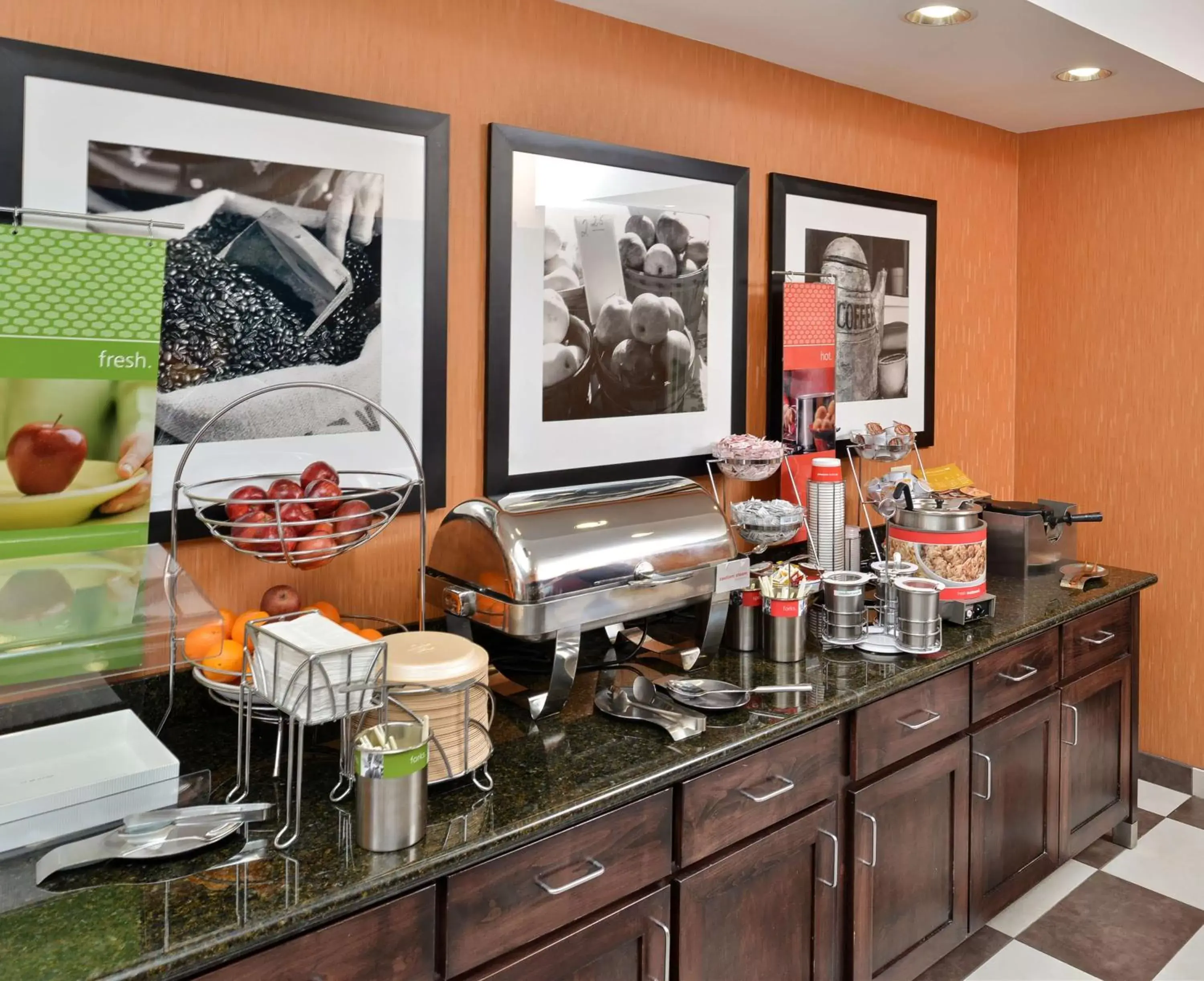 Dining area in Hampton Inn Ottumwa