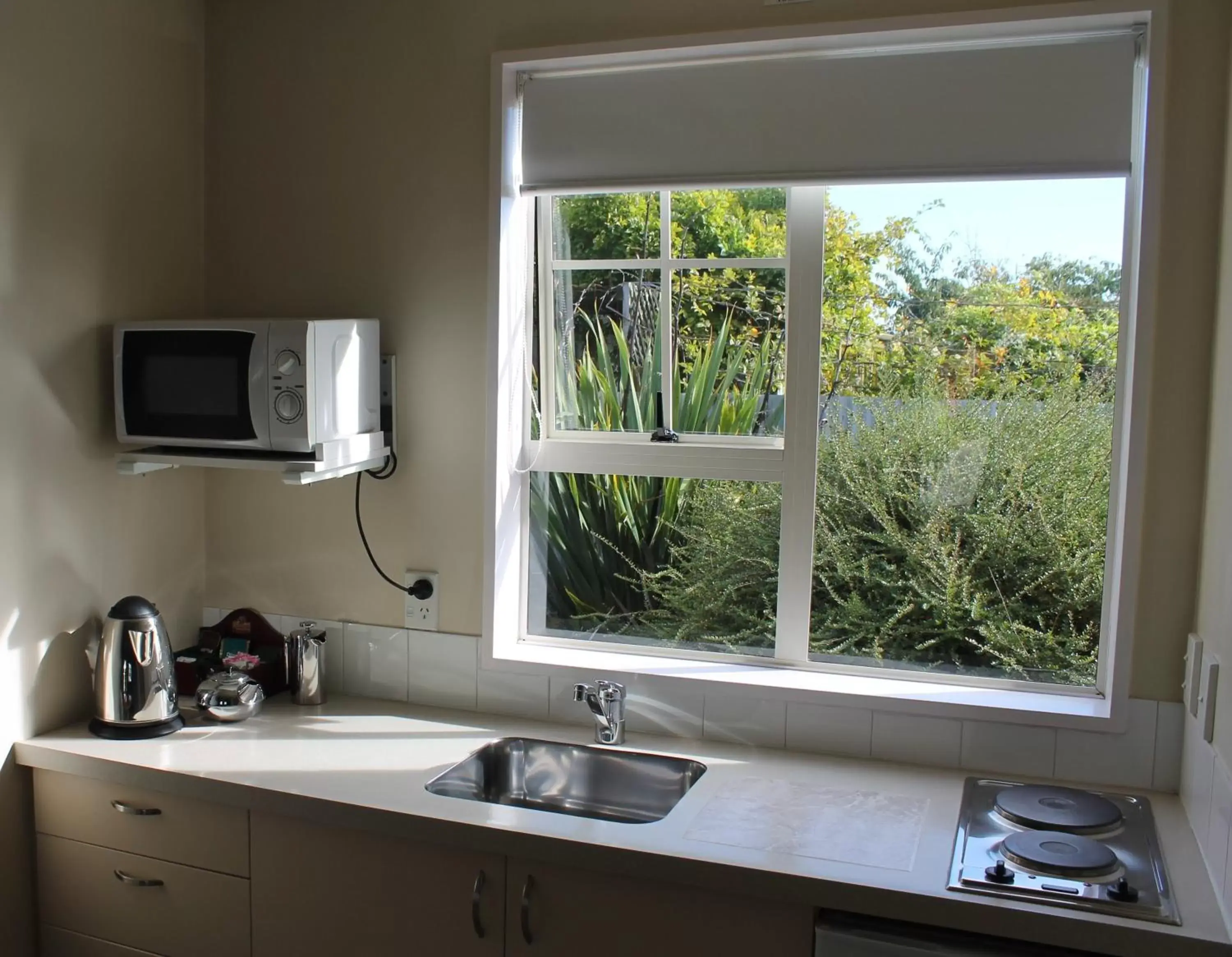 Kitchen or kitchenette, Kitchen/Kitchenette in Alpine Rose Motel