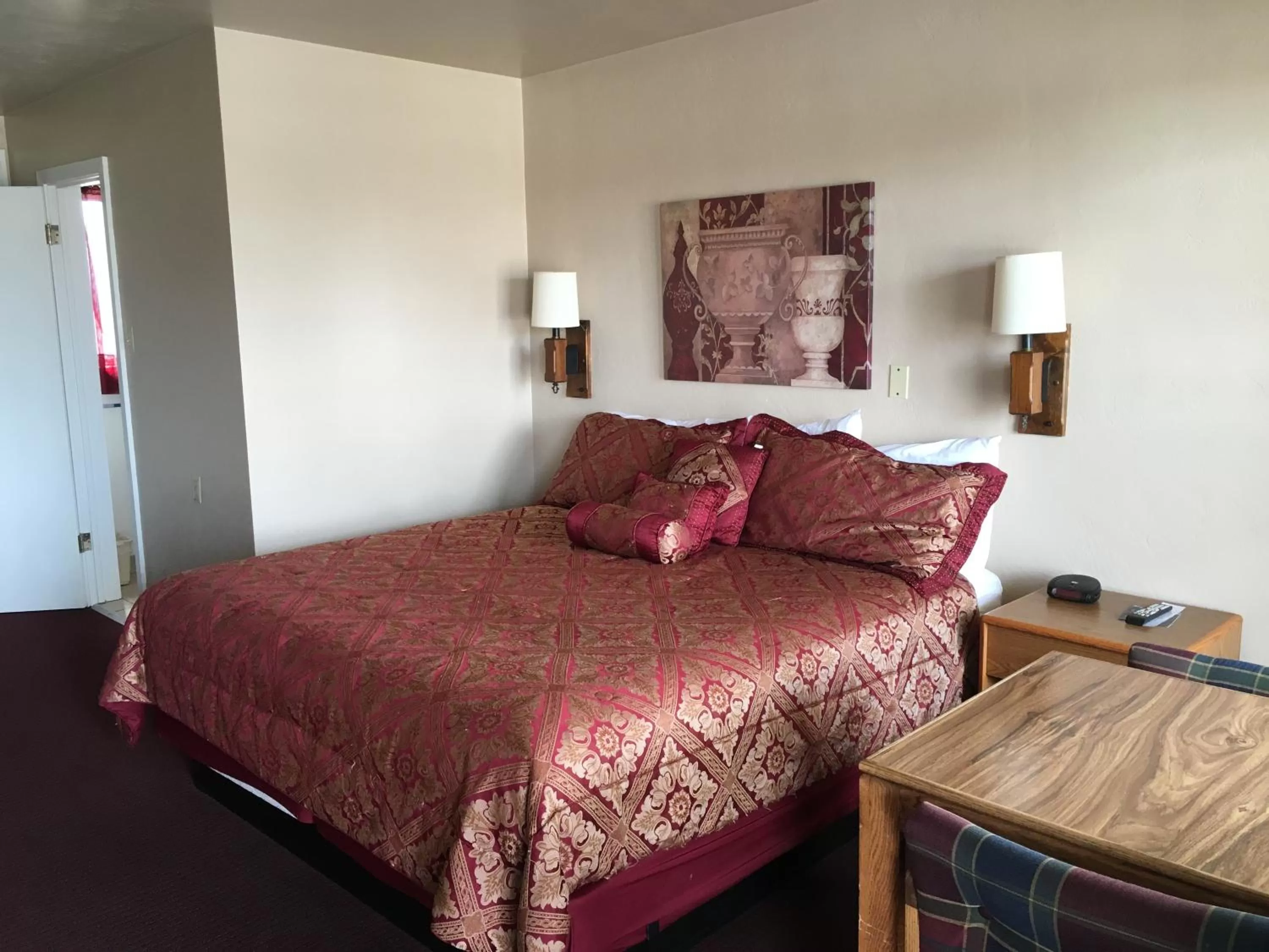 King Room No Pets in The Monticello Inn