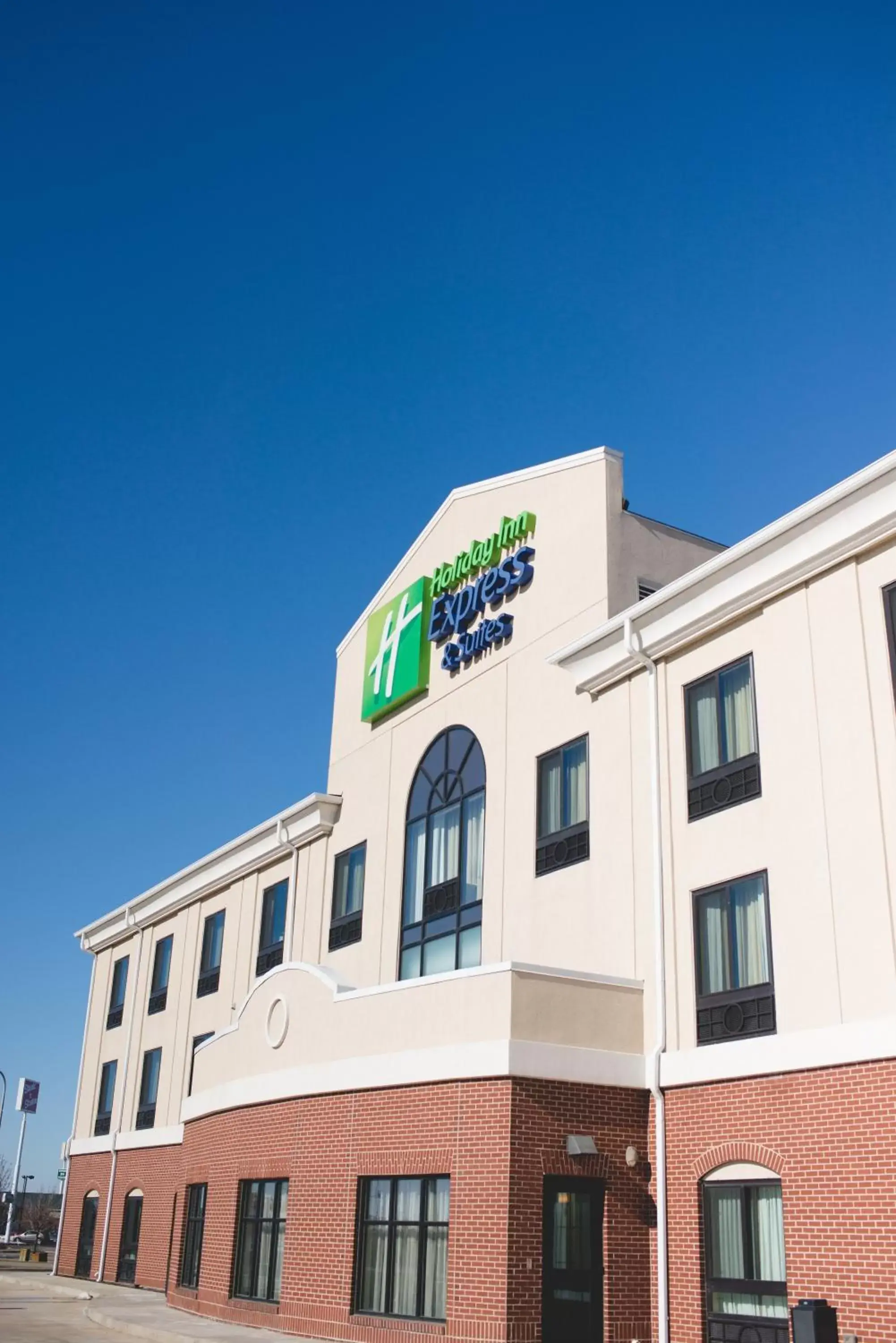 Property Building in Holiday Inn Express & Suites Morton Peoria Area, an IHG Hotel