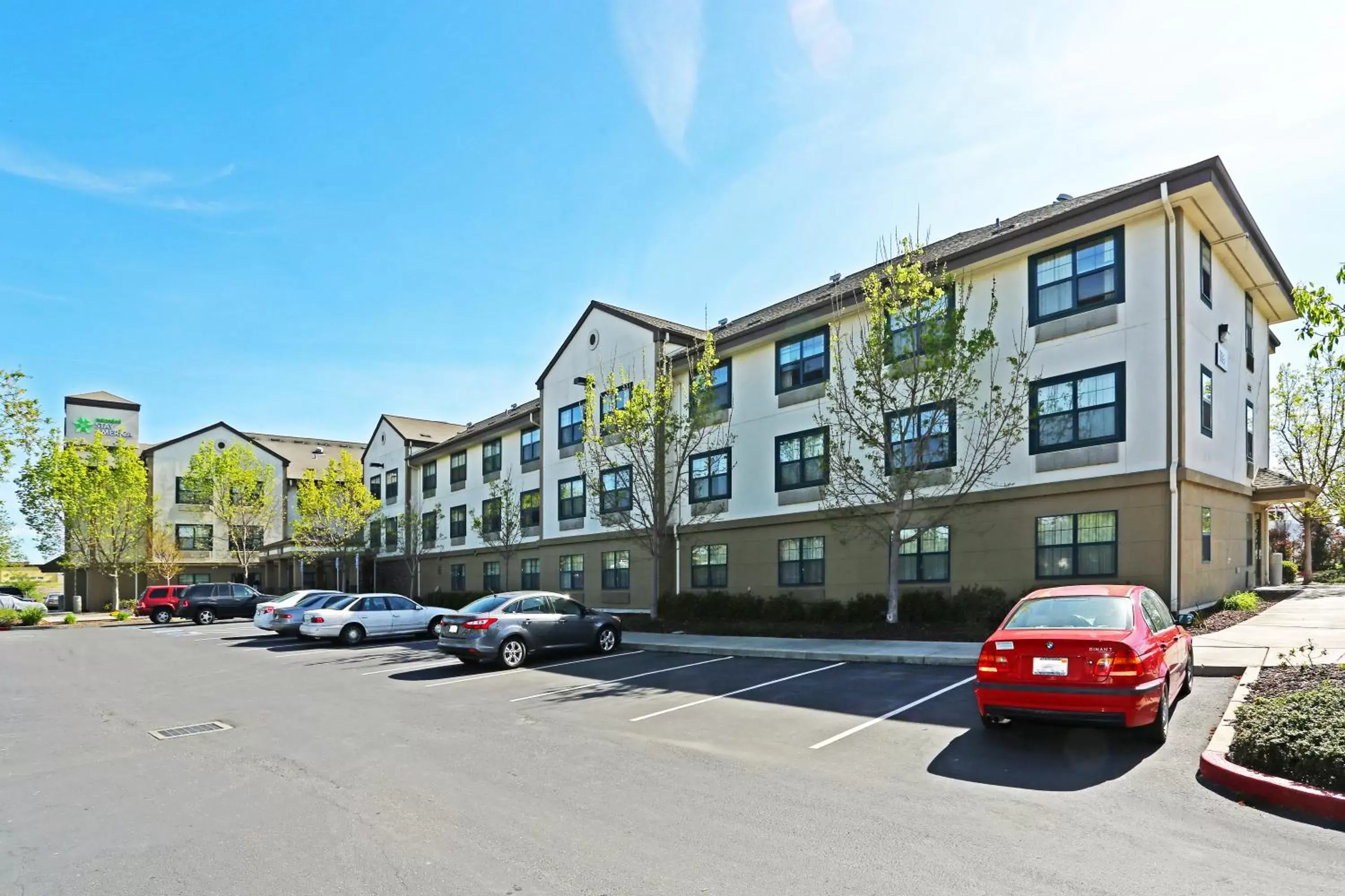 Property building in Extended Stay America Suites - Sacramento - West Sacramento