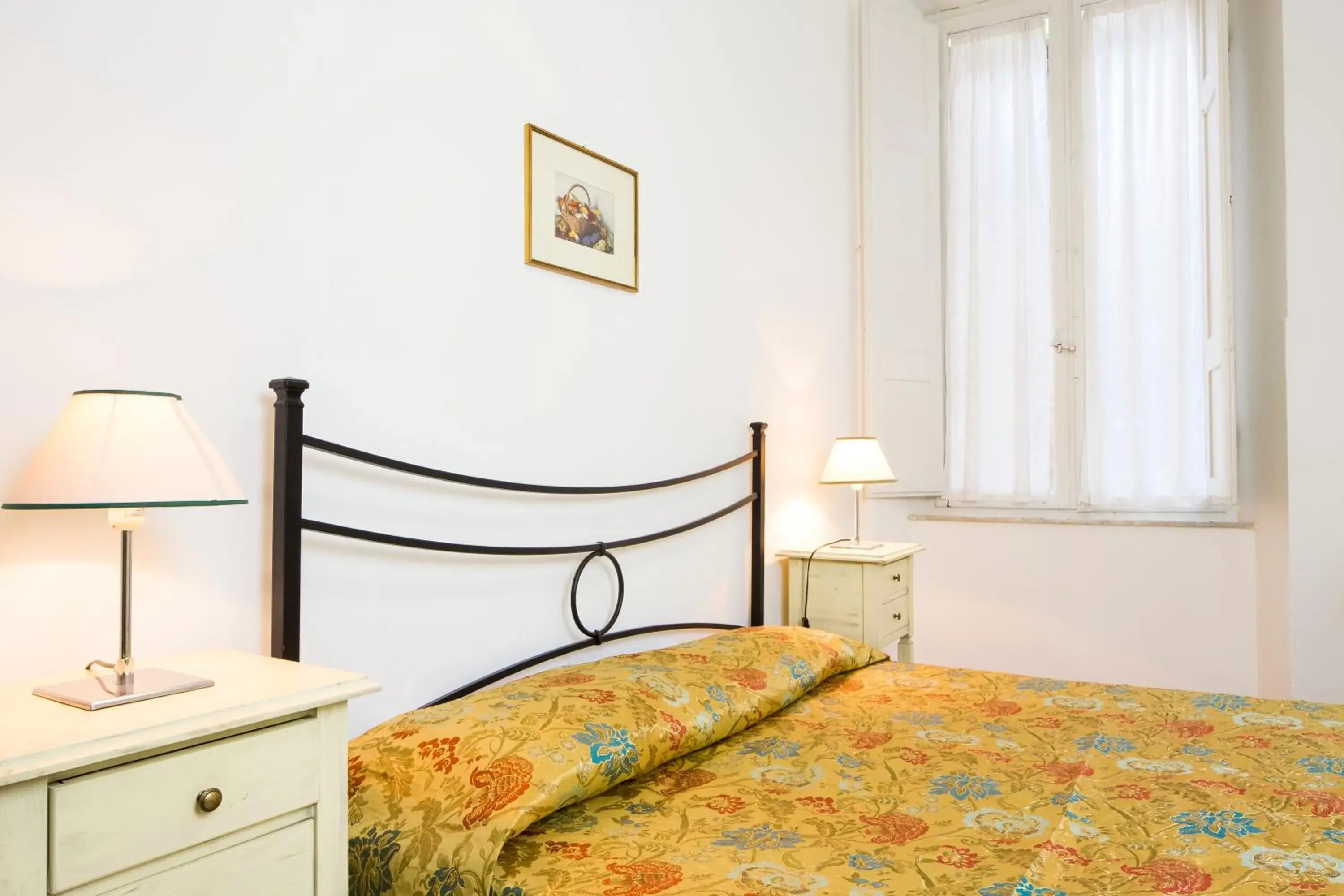 Bed in Albergo Tre Donzelle