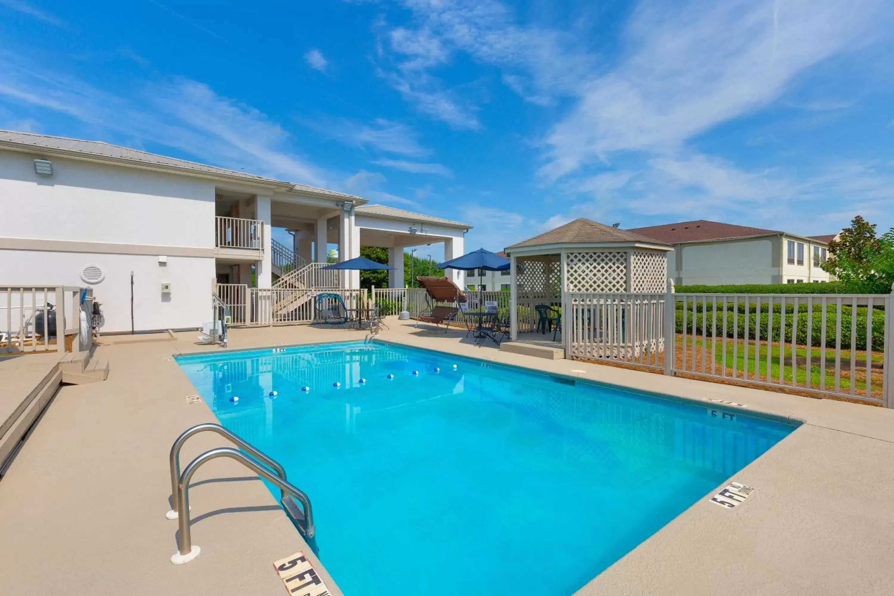 Swimming Pool in Motel 6-Albany, GA