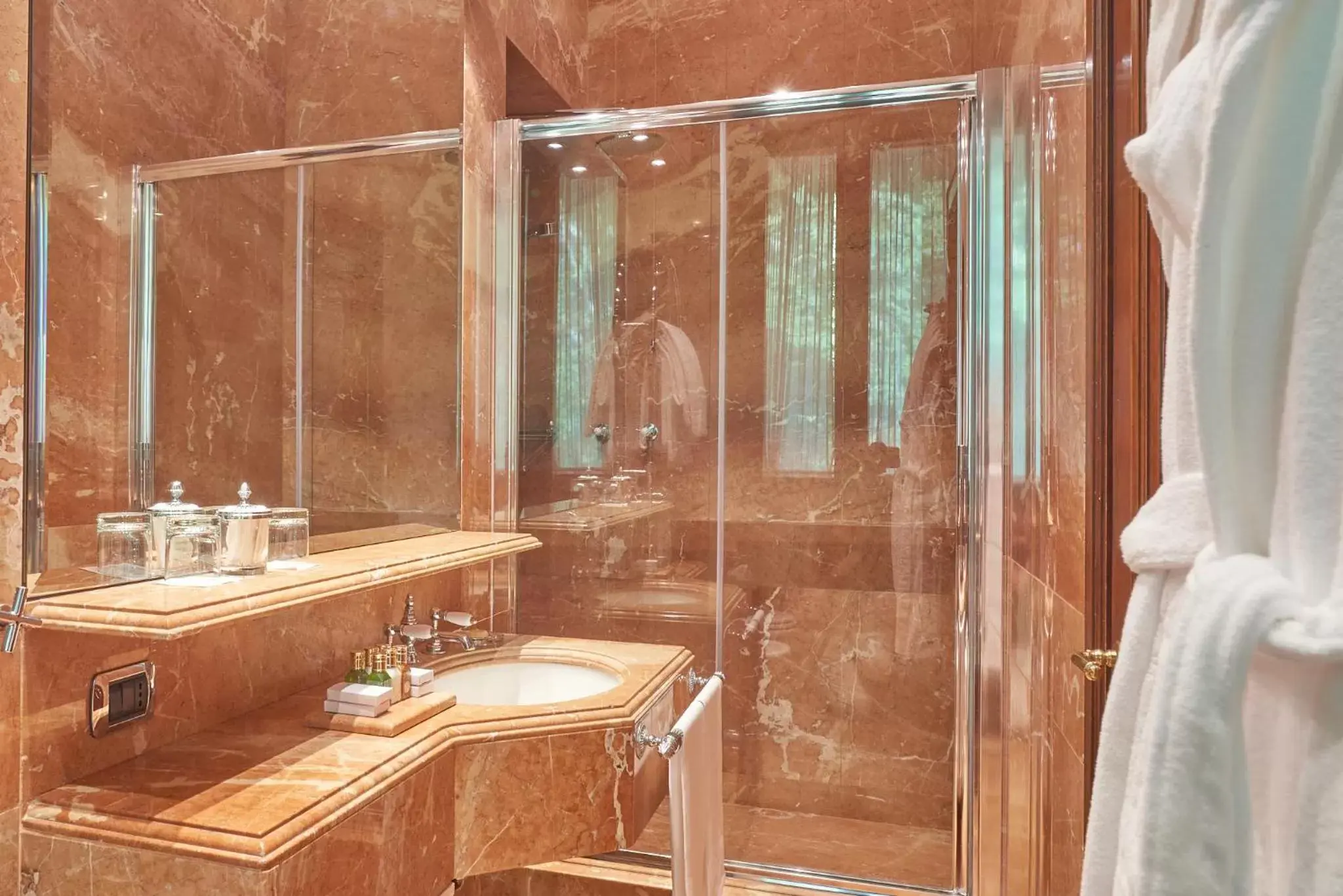 Shower, Bathroom in Hotel de la Ville Monza - Small Luxury Hotels of the World