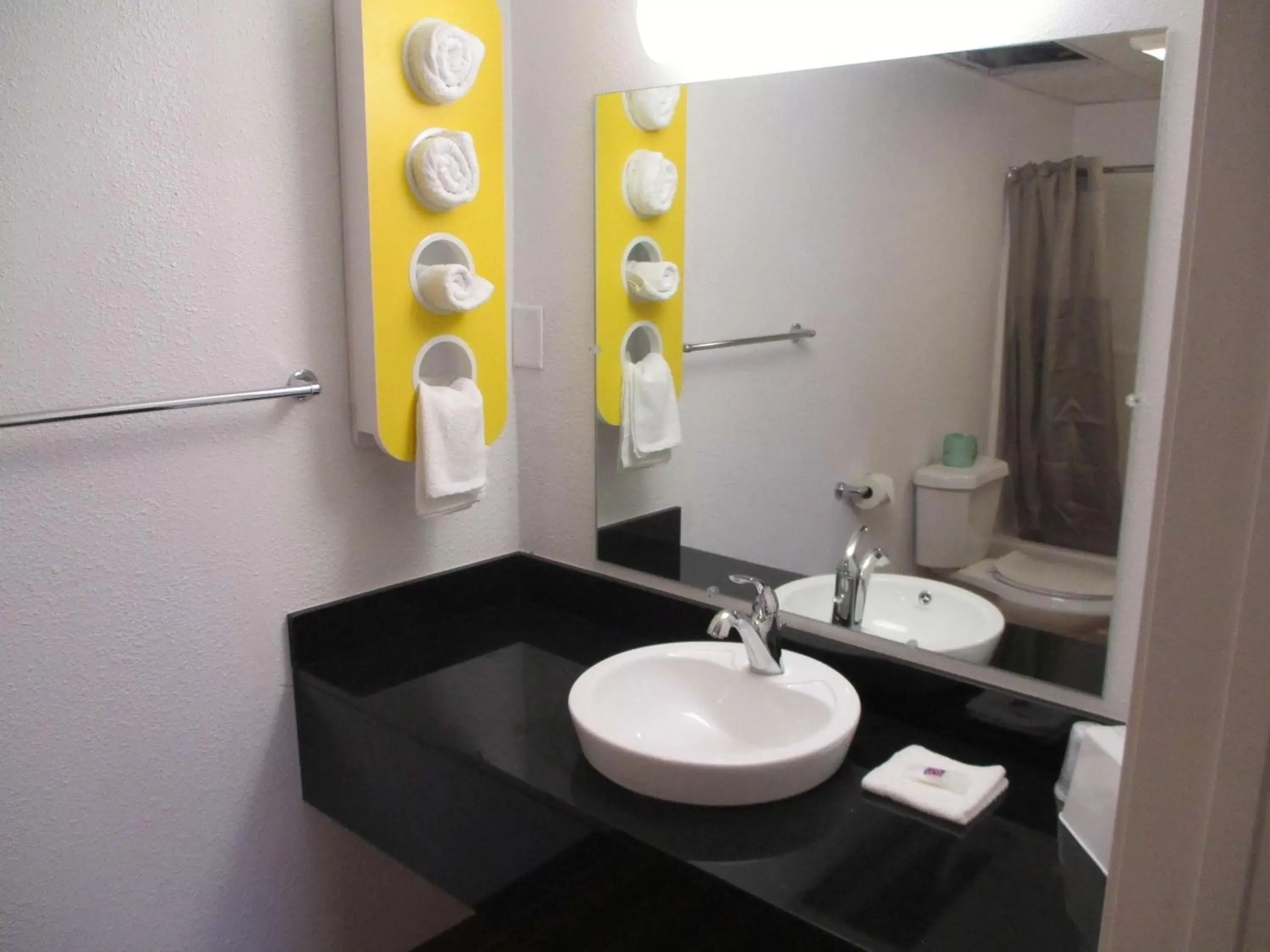 Toilet, Bathroom in Motel 6-Chilhowie, VA