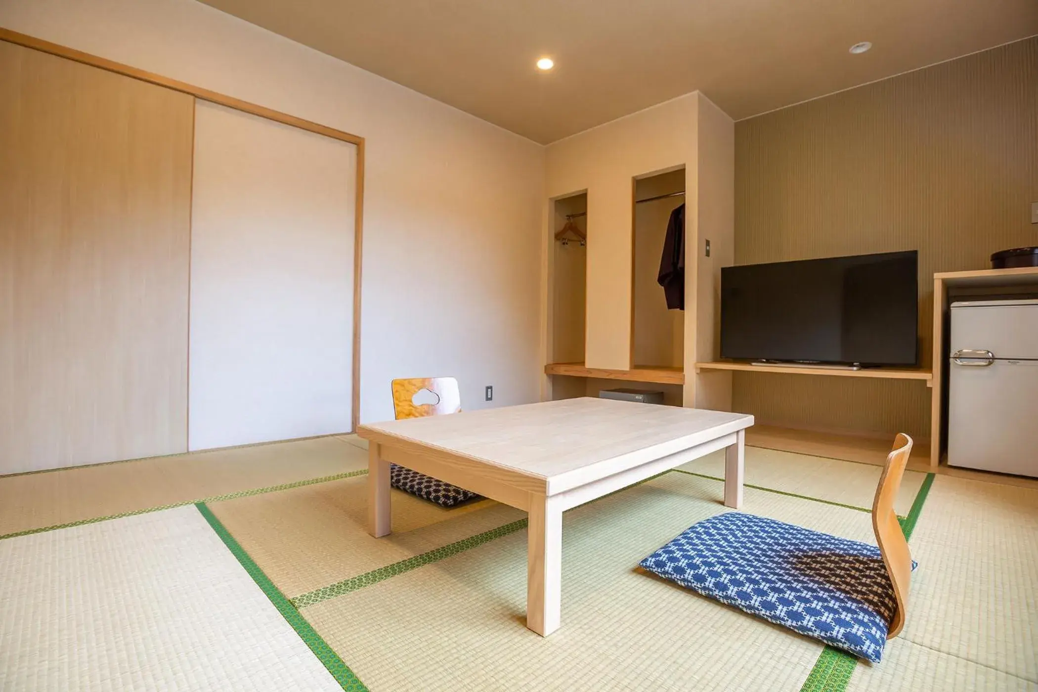 Photo of the whole room, TV/Entertainment Center in Ooedo Onsen Monogatari Kinosaki