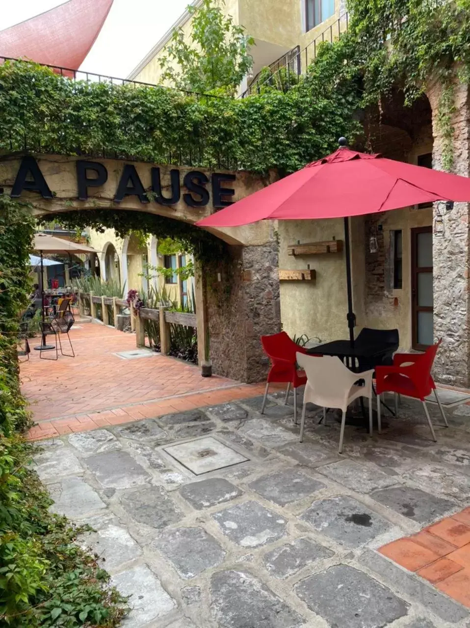 Restaurant/places to eat in Hotel el Descanso Barrio del Artista