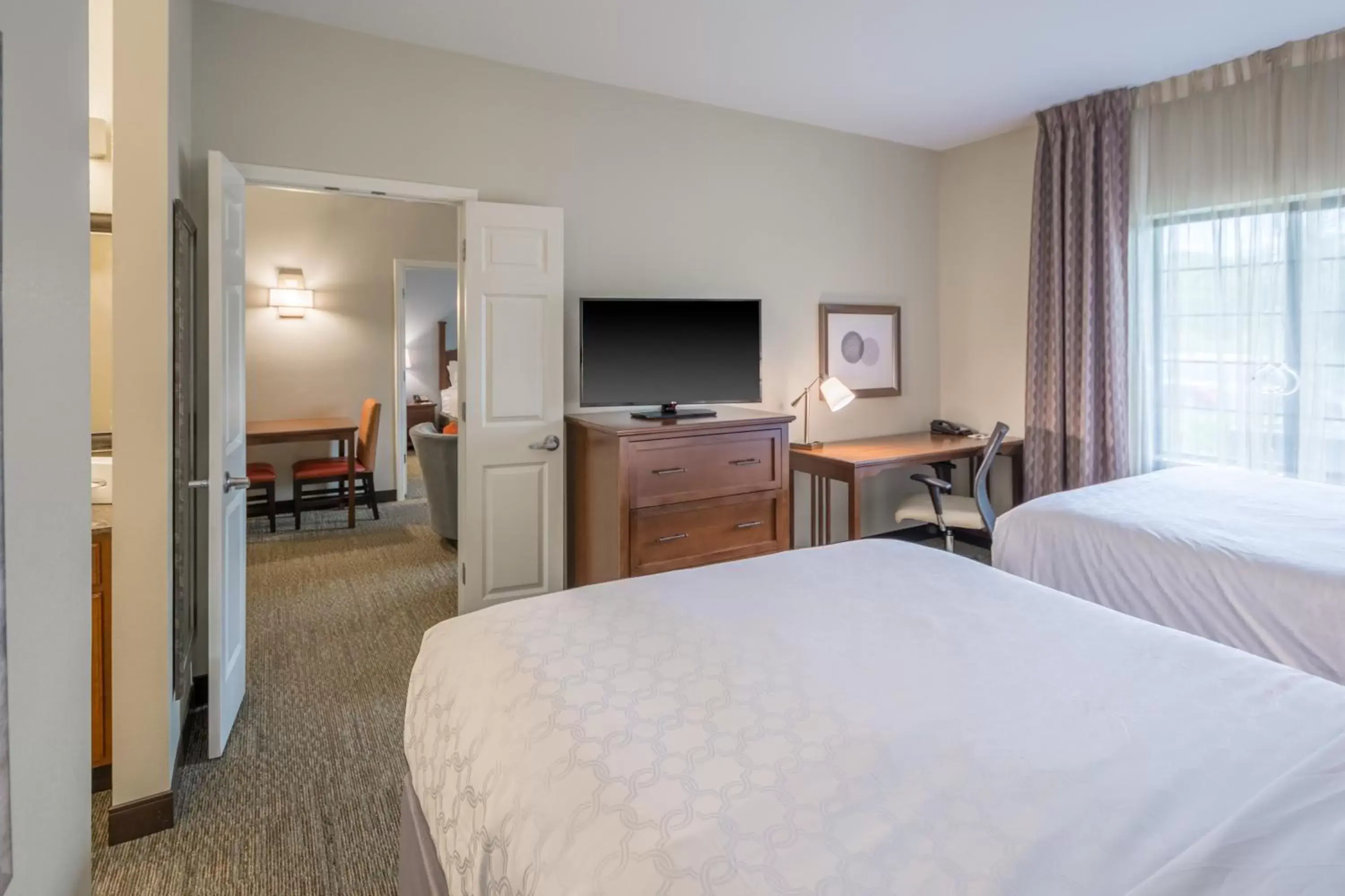 Photo of the whole room, Bed in Staybridge Suites - Kansas City-Independence, an IHG Hotel