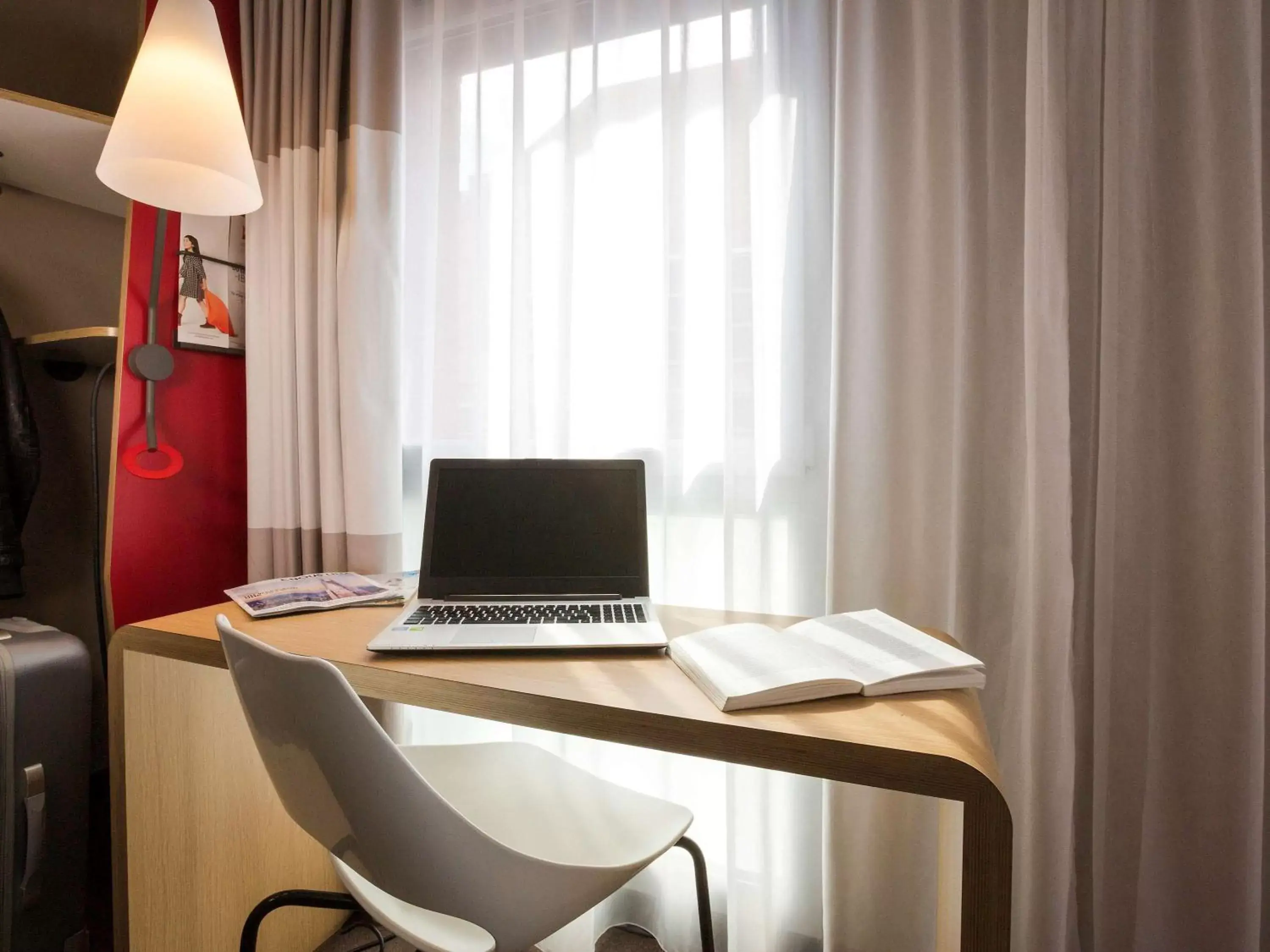 Photo of the whole room, TV/Entertainment Center in ibis Lille Centre Grand Palais